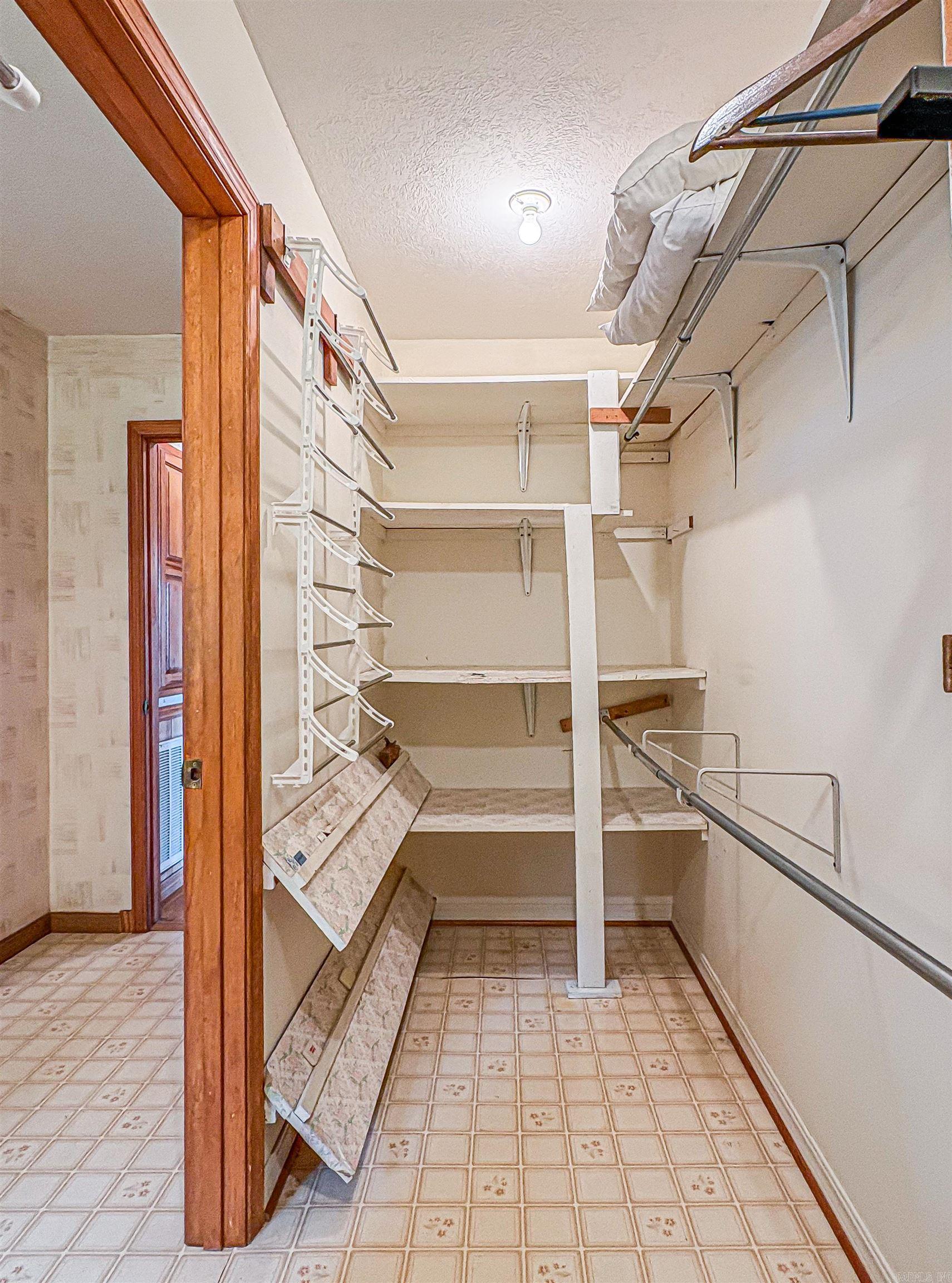 24 Cherry Street Yellville, AR 72687