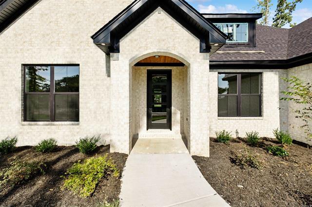 208  Clearview  Benton, AR