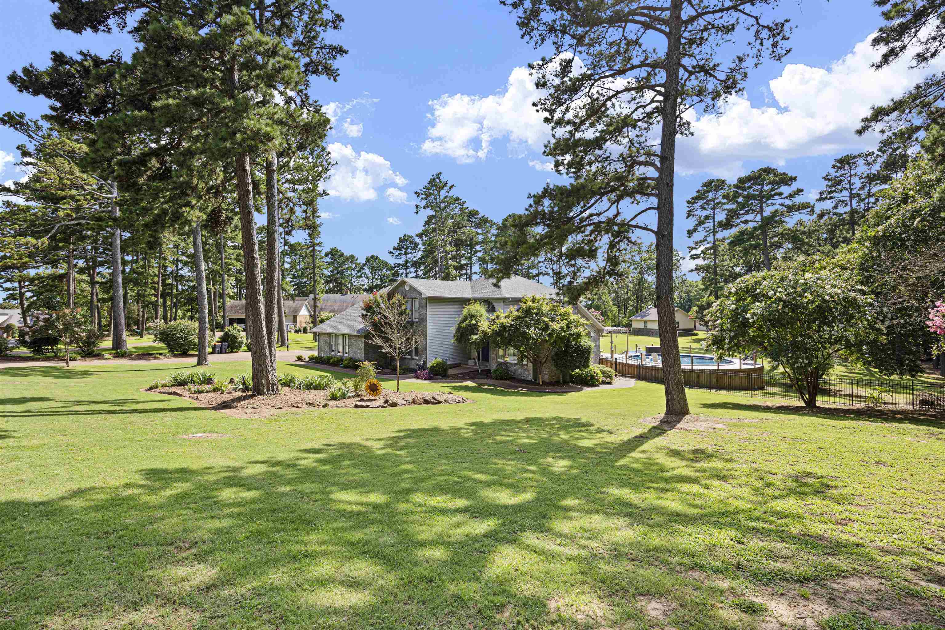 1506 Lands End Pt S  Russellville, AR