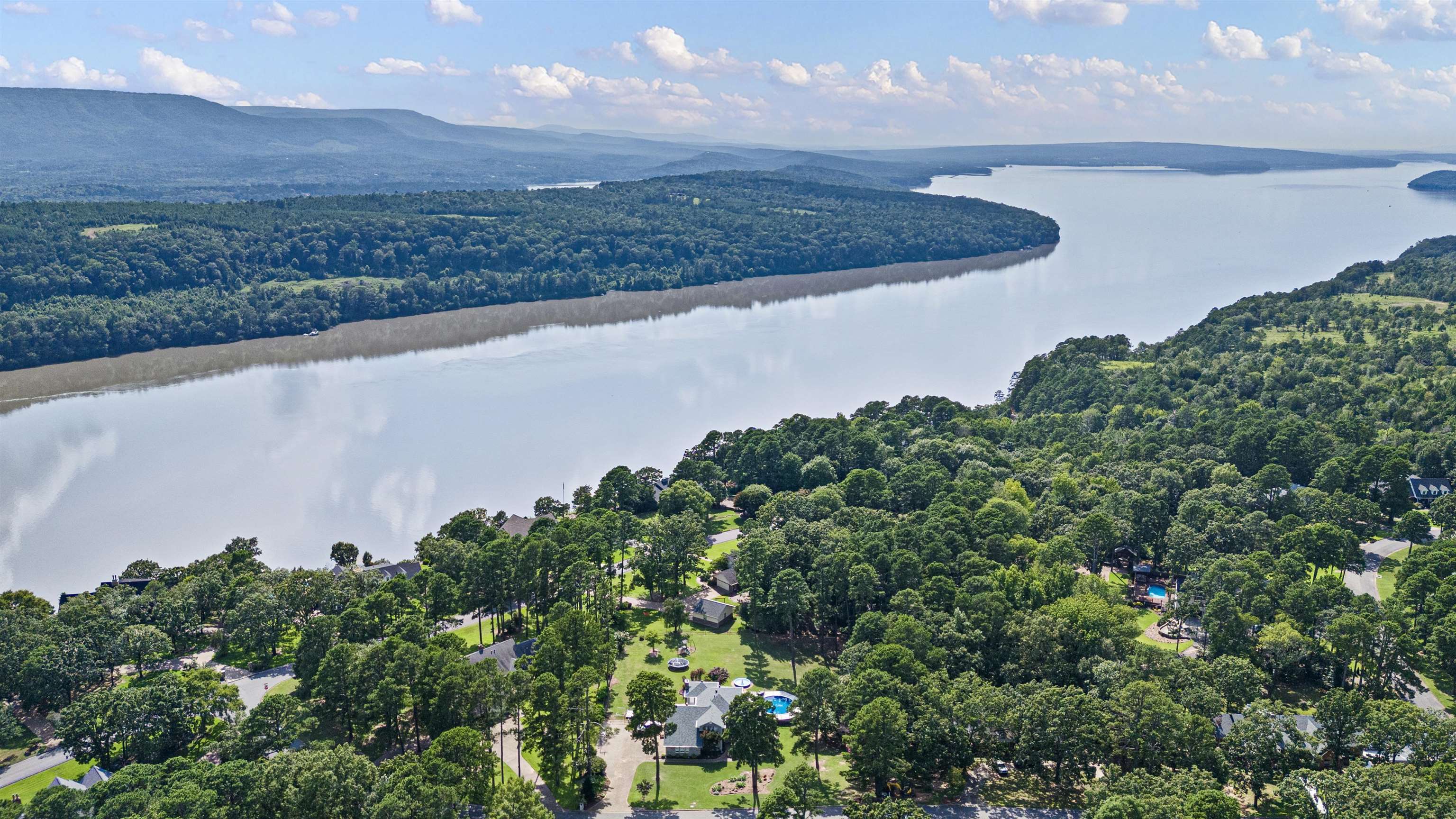 1506 Lands End Pt S  Russellville, AR