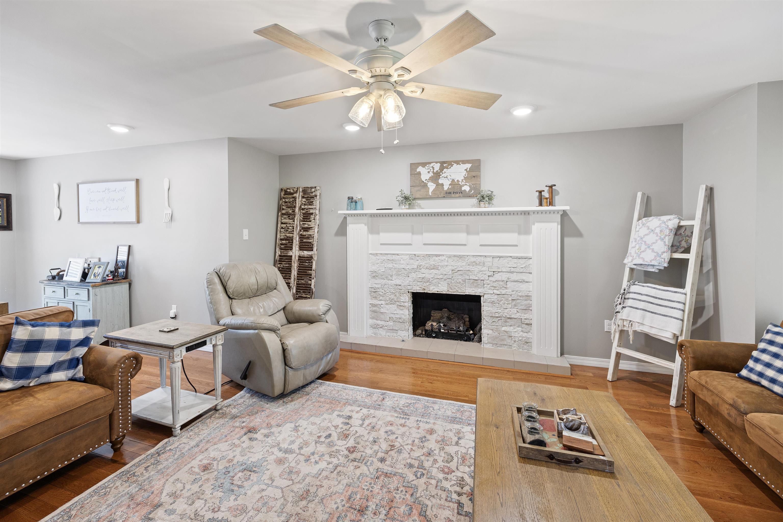1506 Lands End Pt S  Russellville, AR