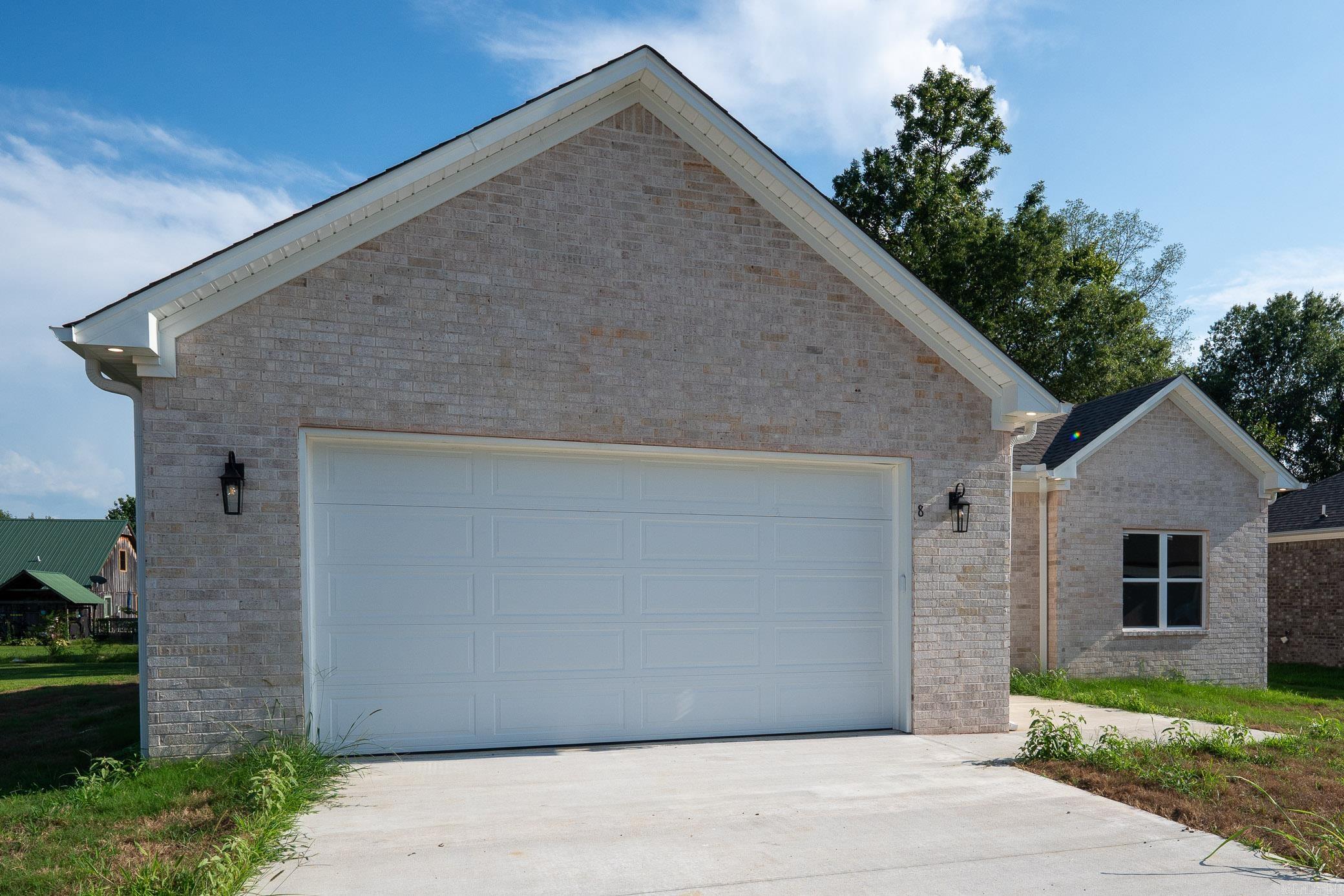 8 Dandelion  Greenbrier, AR