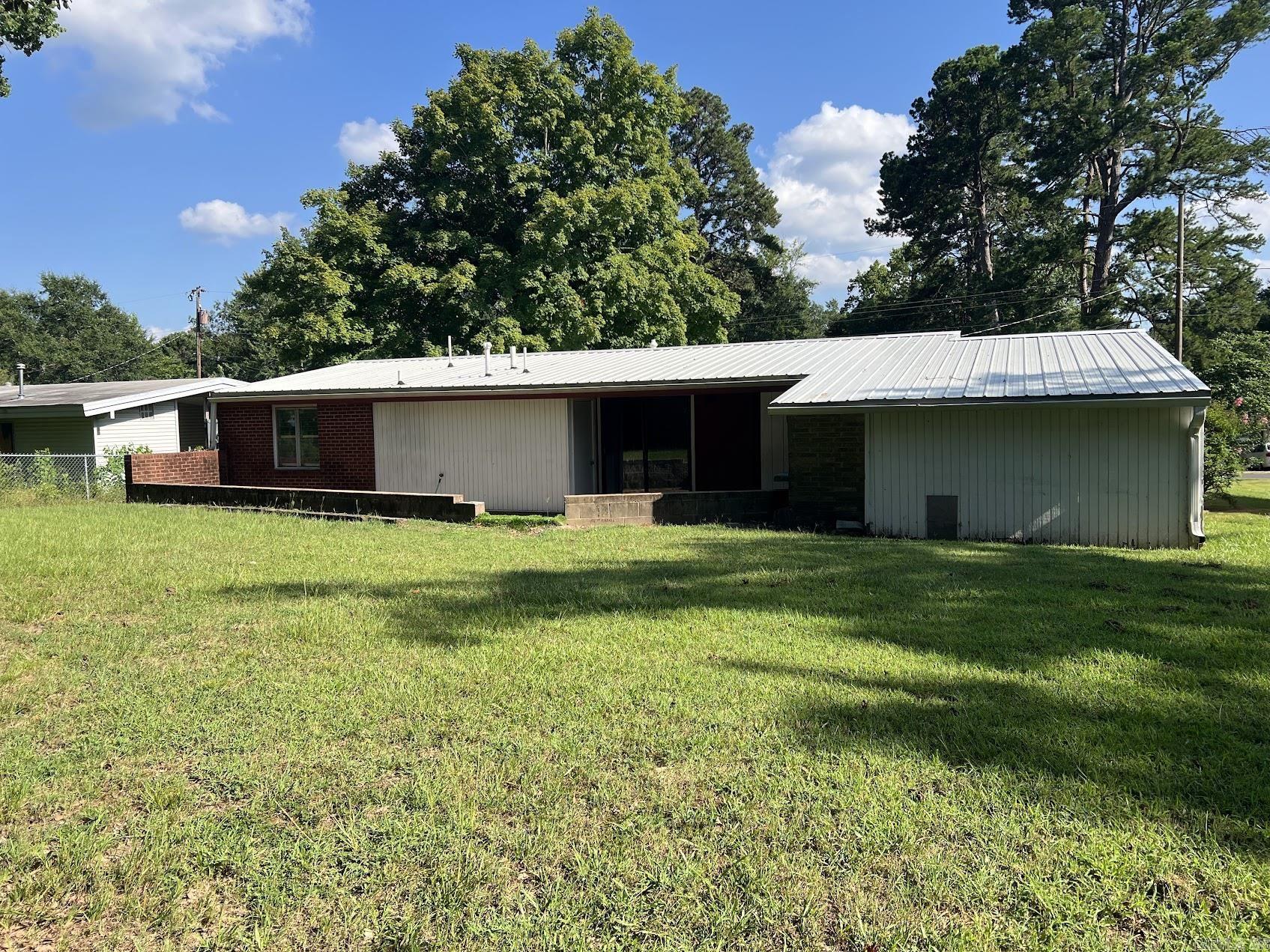 1812 Sylvia  Arkadelphia, AR