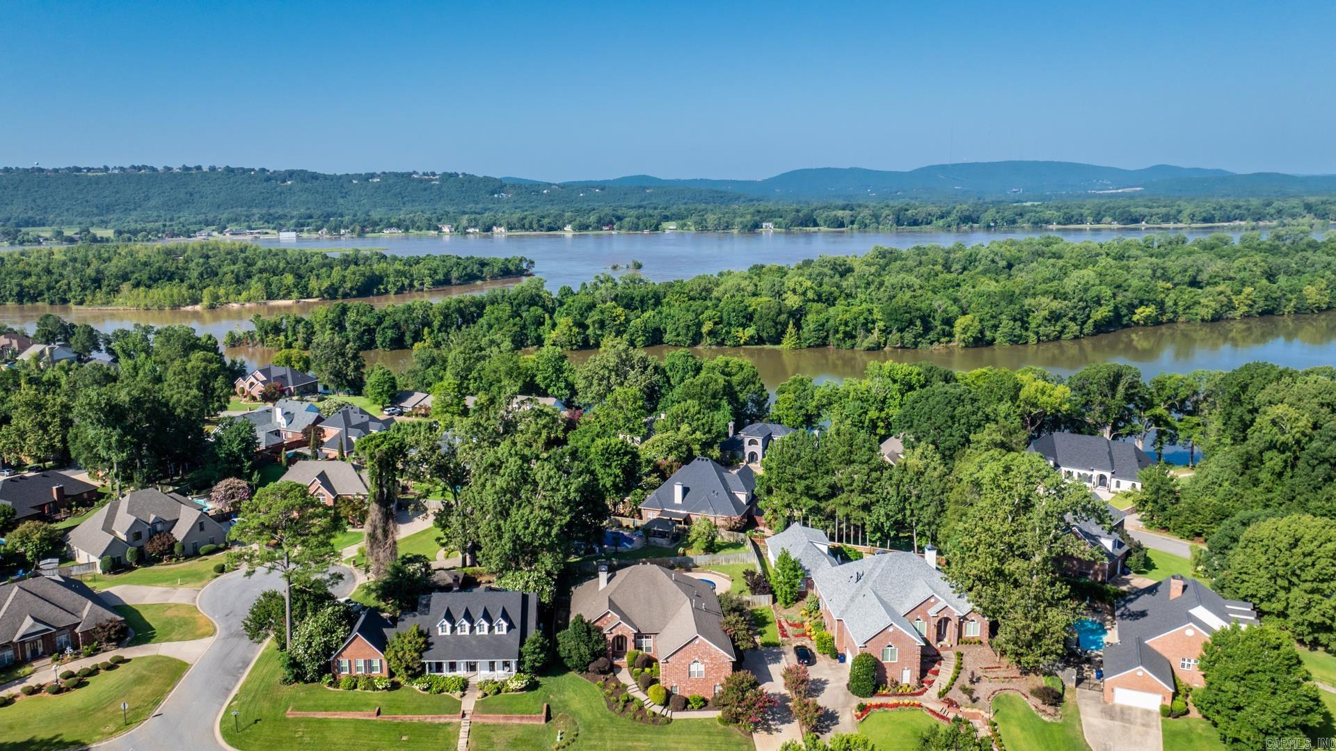 40 Belle River Cir  Maumelle, AR