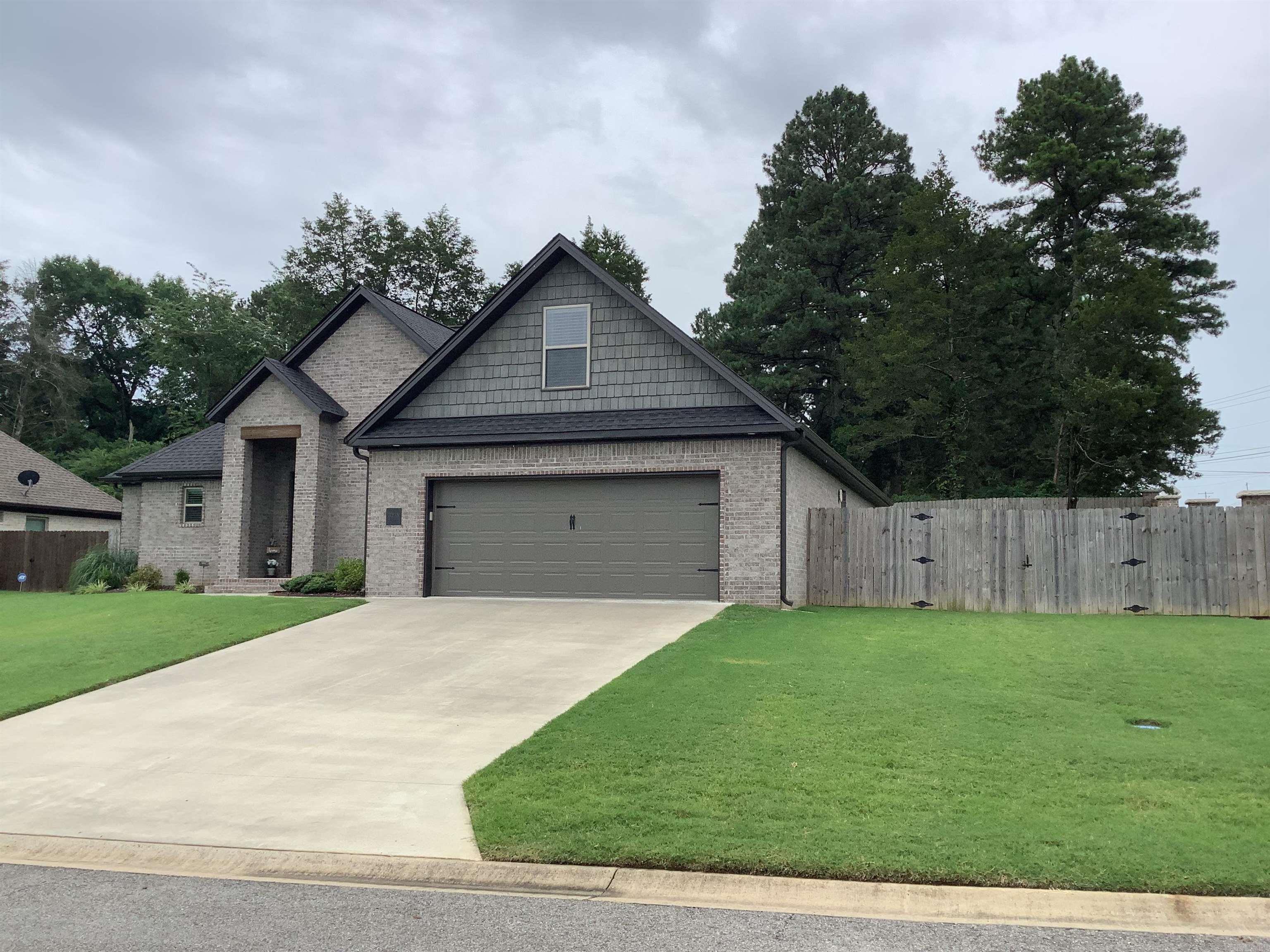 3235 Sugar Creek  Searcy, AR