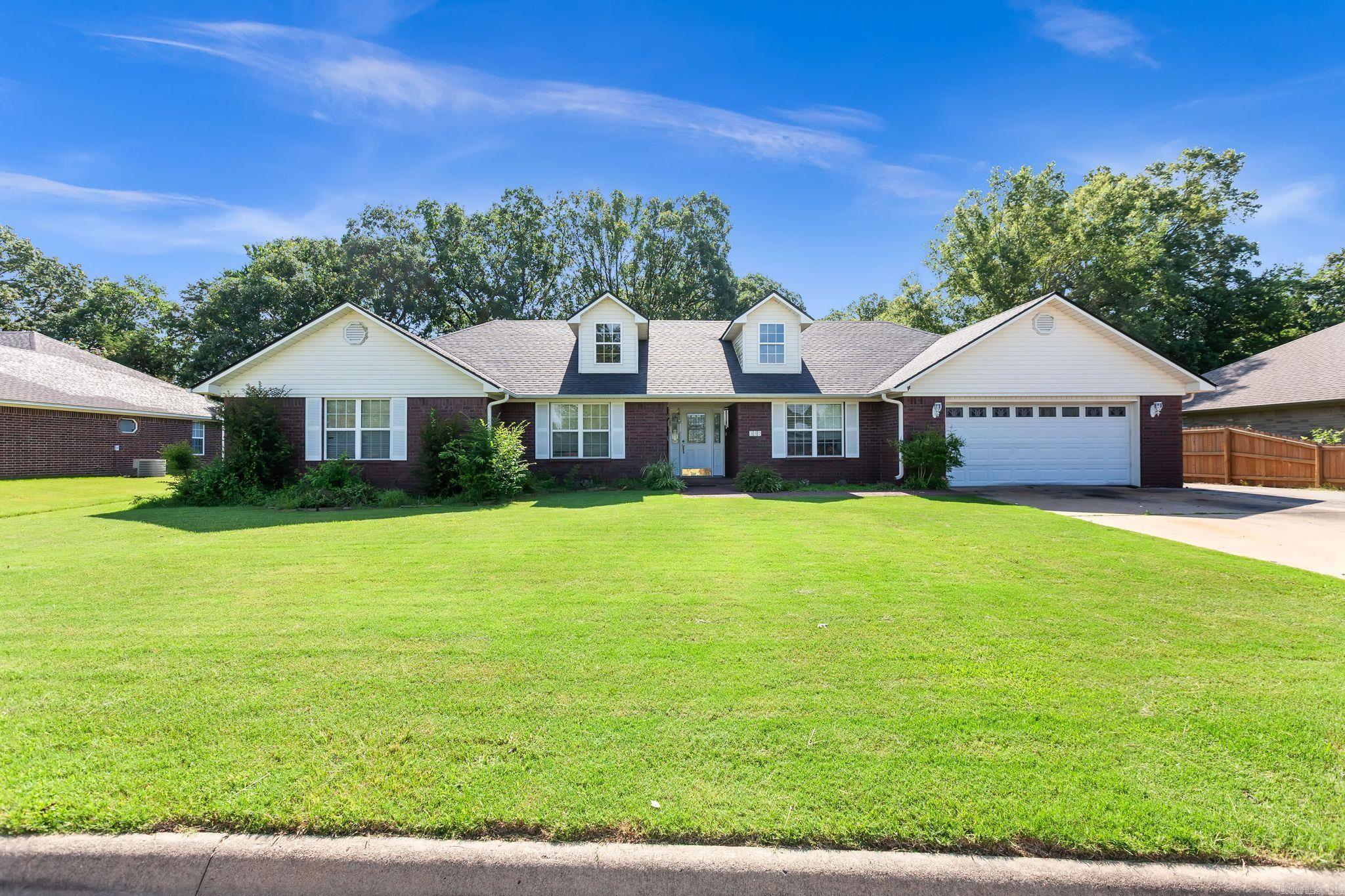 300 Cherokee  Clarksville, AR