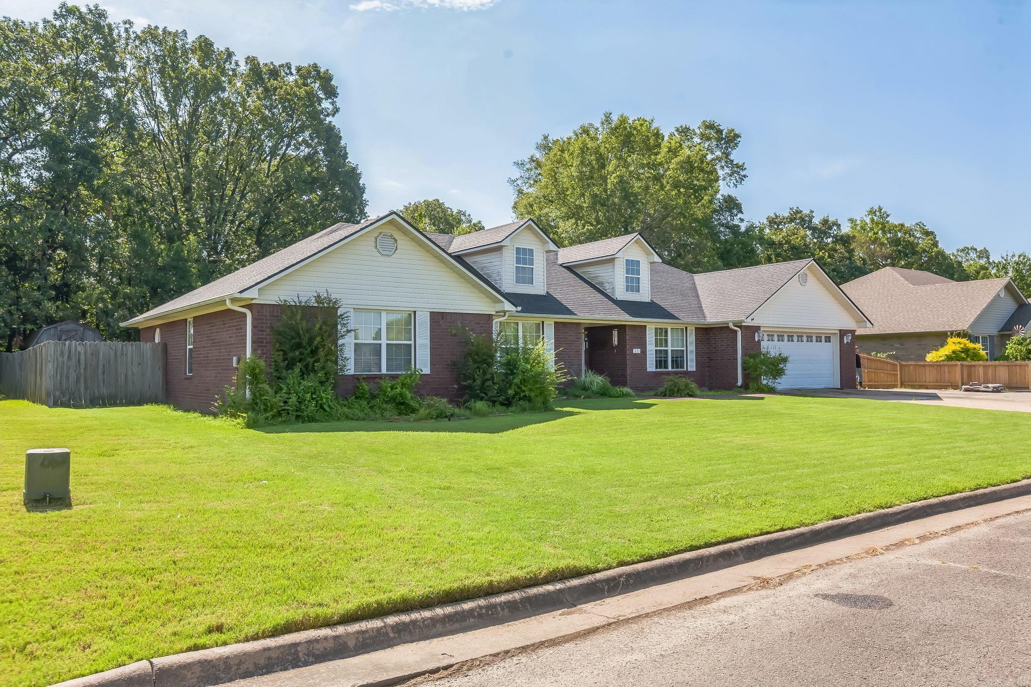300 Cherokee  Clarksville, AR