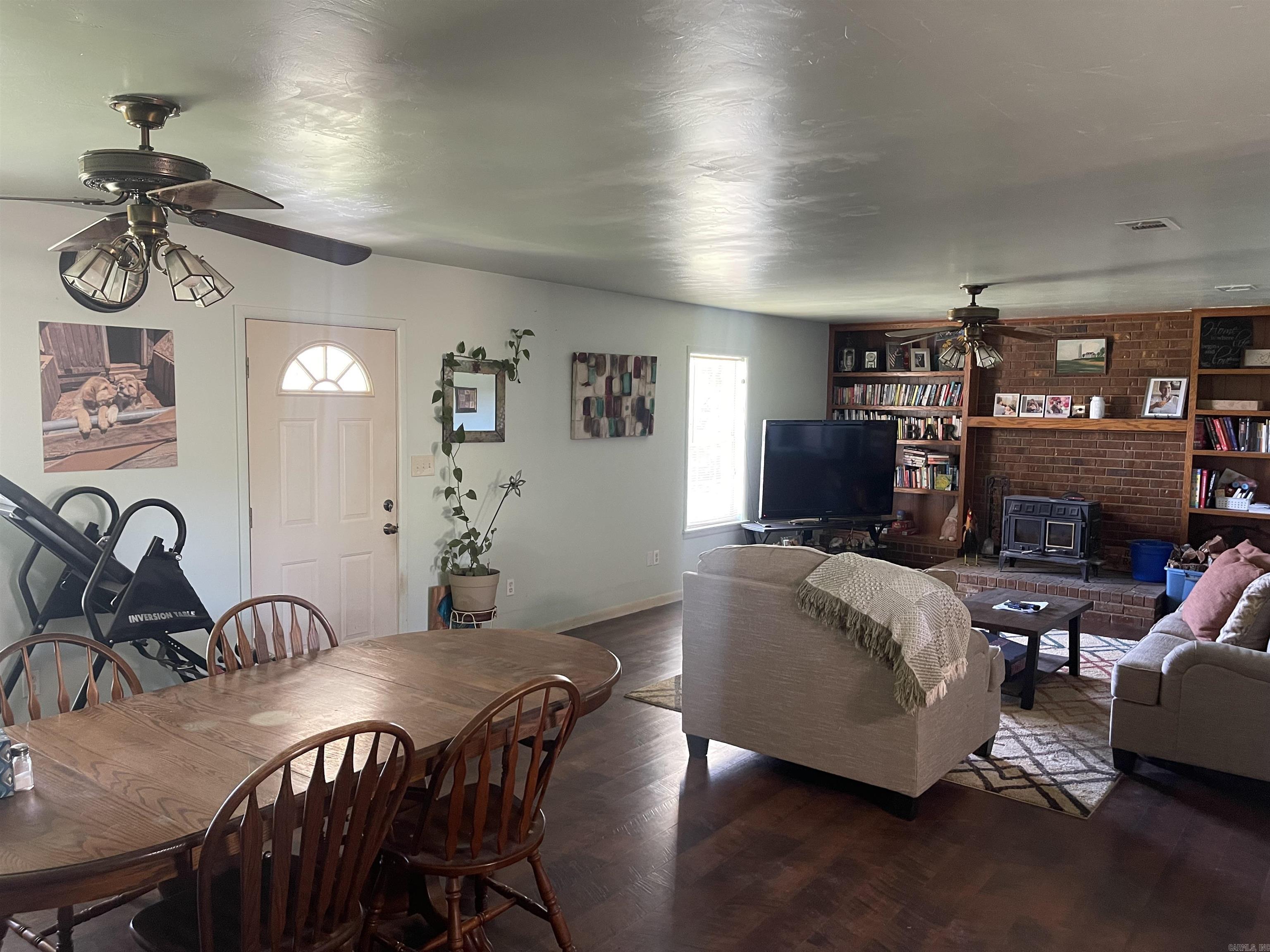 352 King Road Gillham, AR 71841