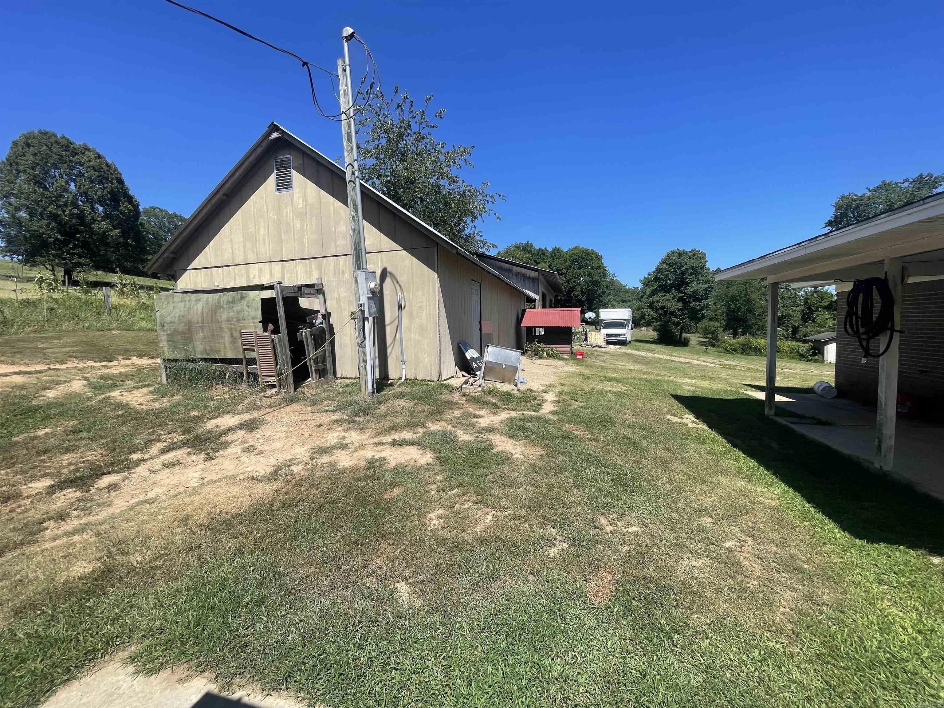 352 King Road Gillham, AR 71841
