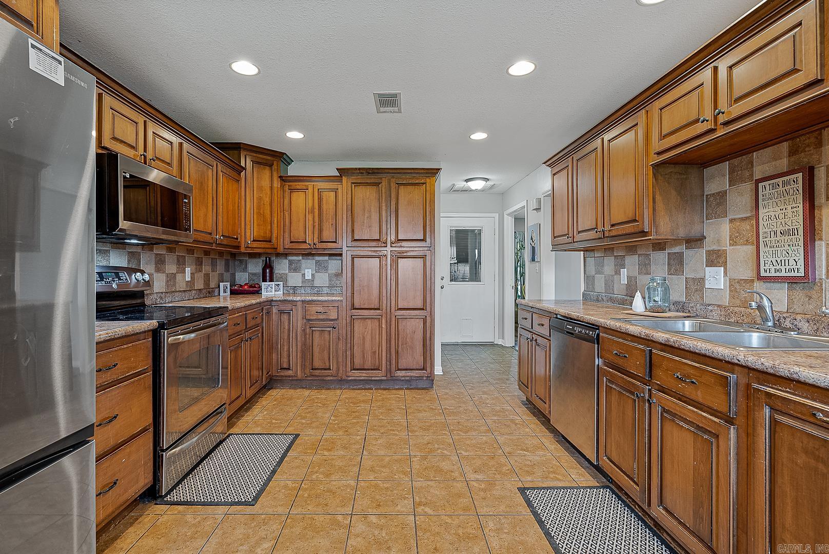 5007 S 28th St.  Paragould, AR