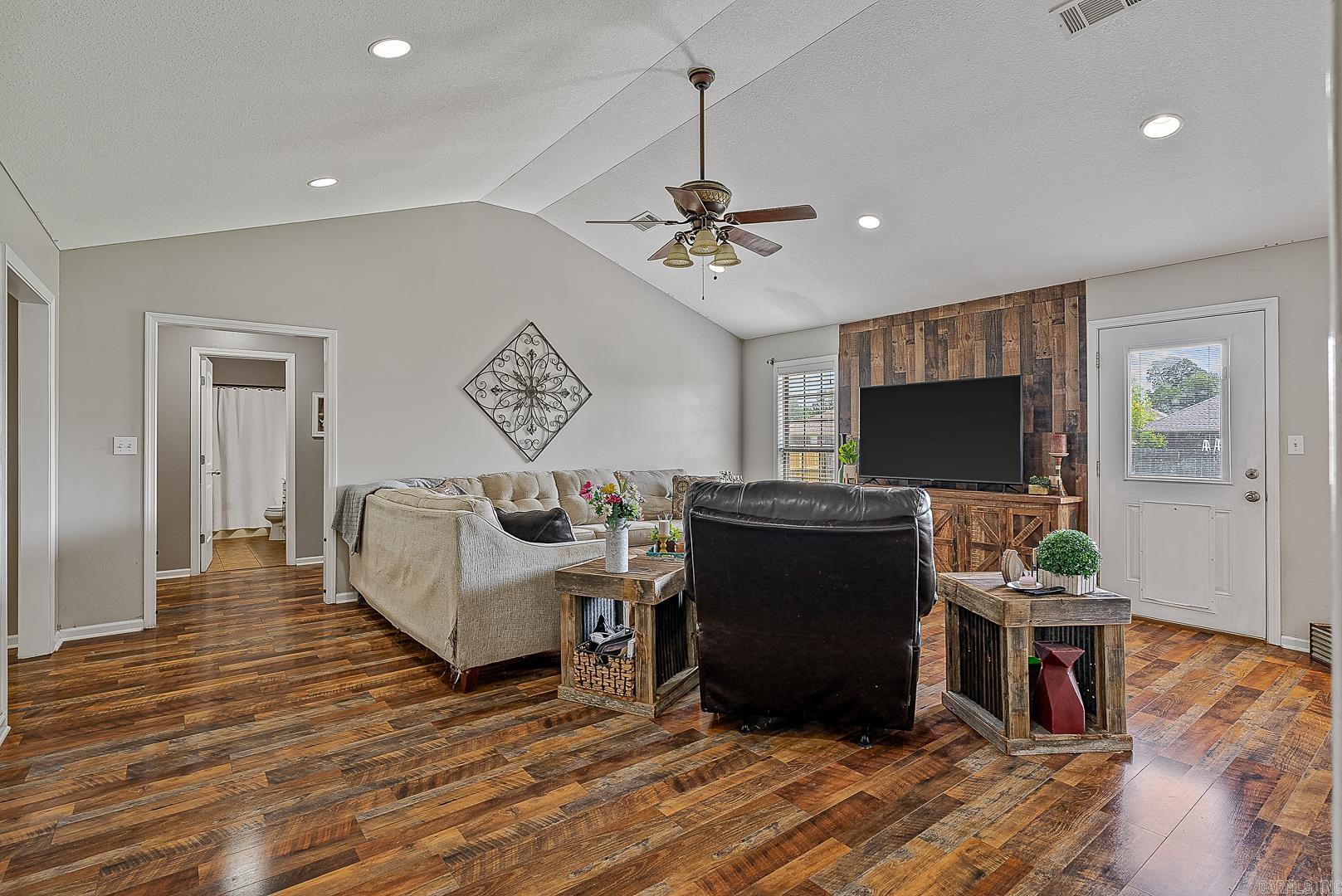 5007 S 28th St.  Paragould, AR