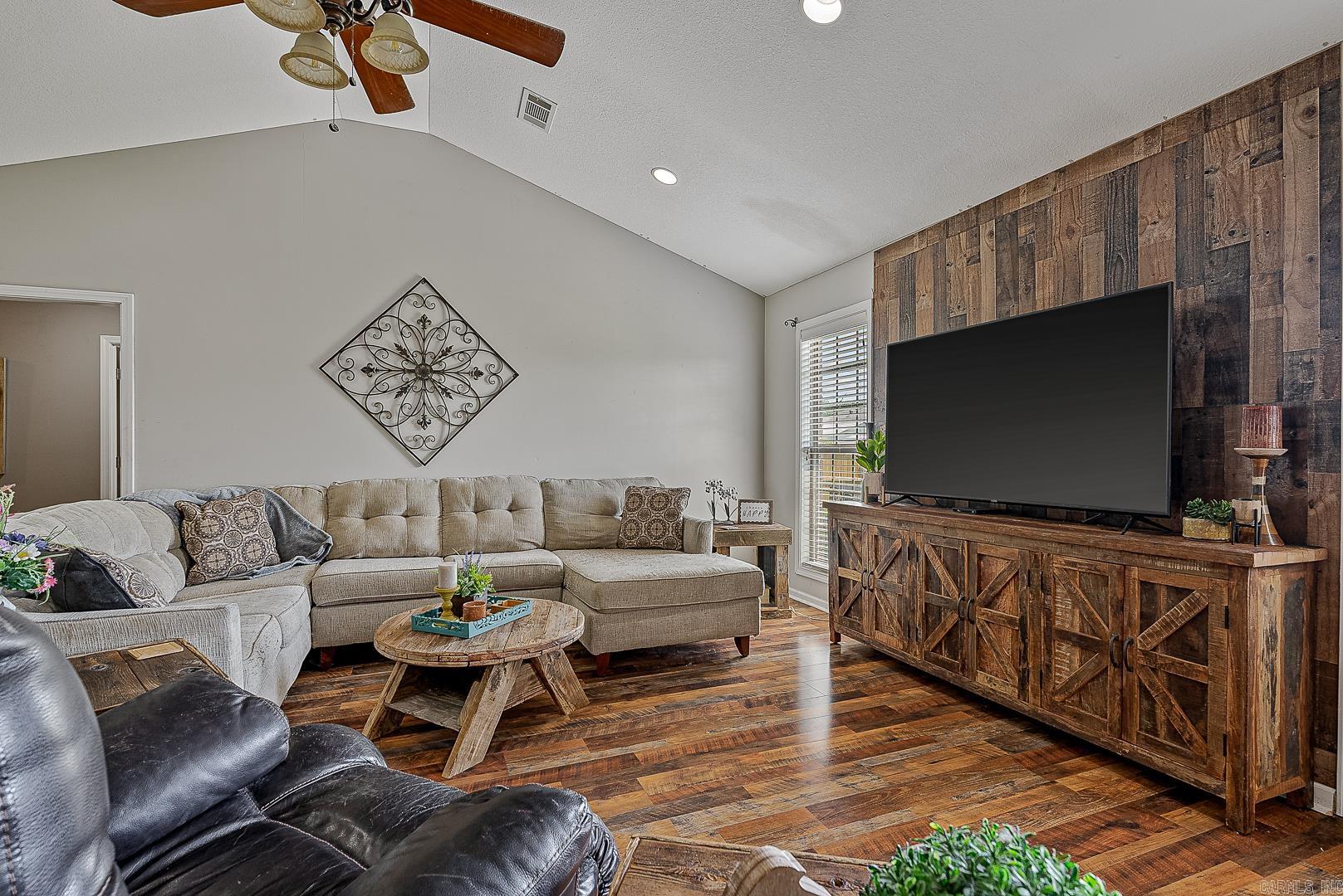 5007 S 28th St.  Paragould, AR