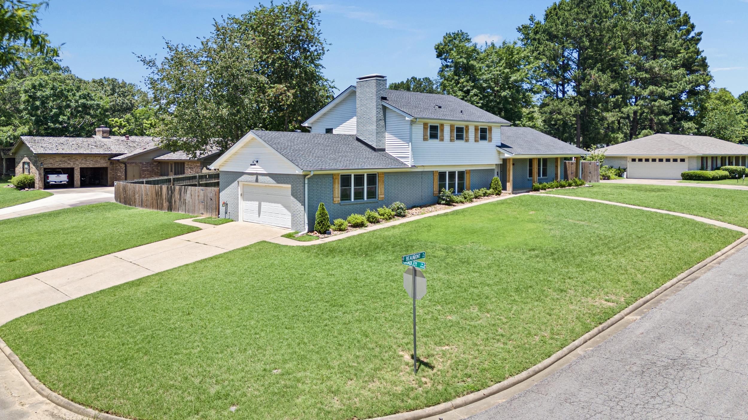 240 S Beaumont  Russellville, AR