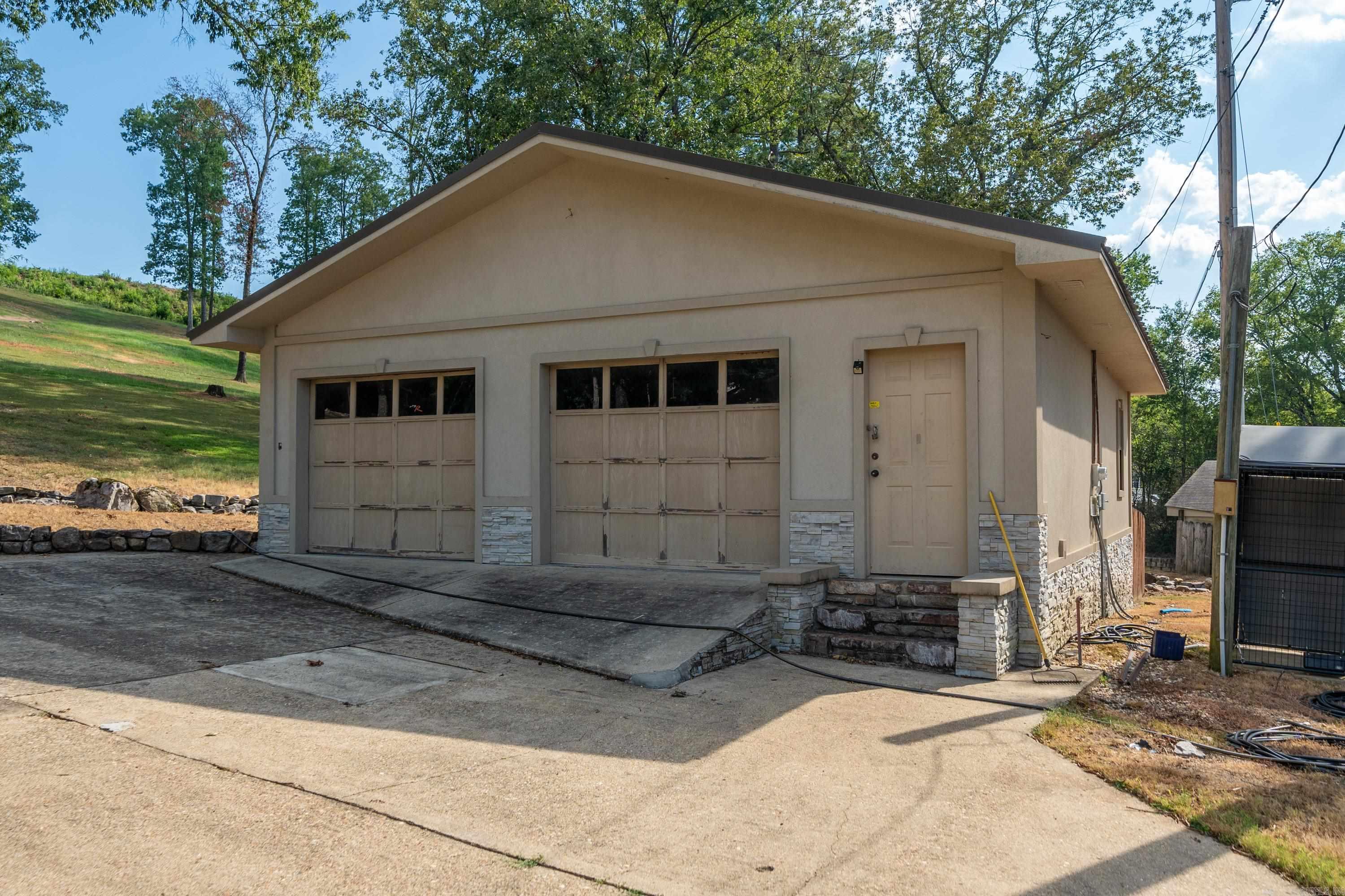 300 Pinehill  Hot Springs, AR