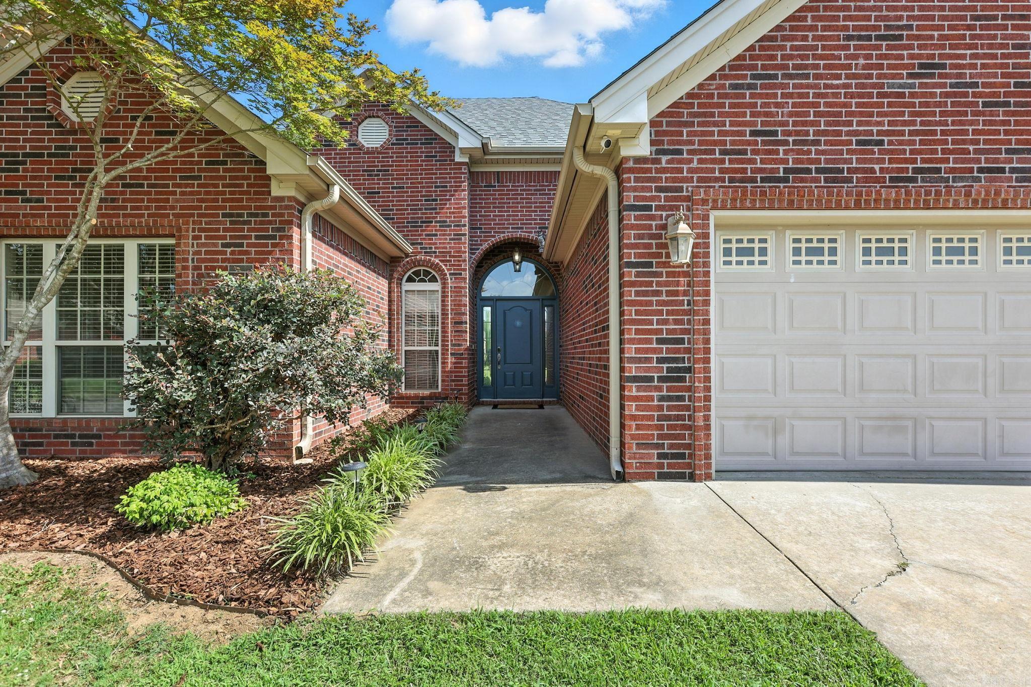 5528 Village  Benton, AR