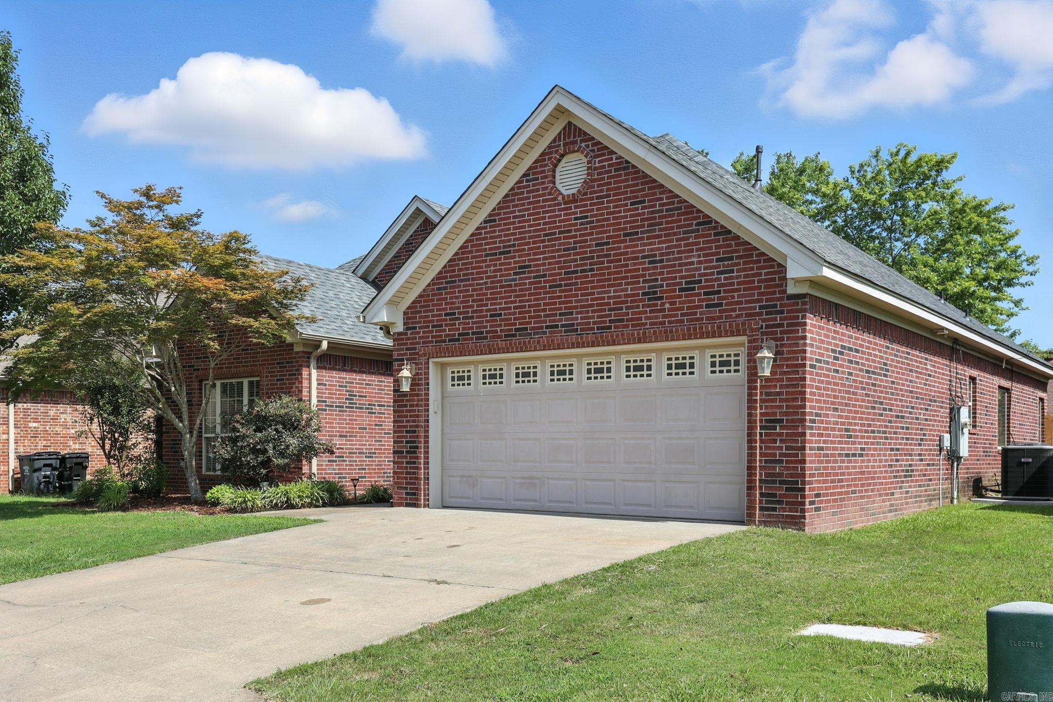 5528 Village  Benton, AR