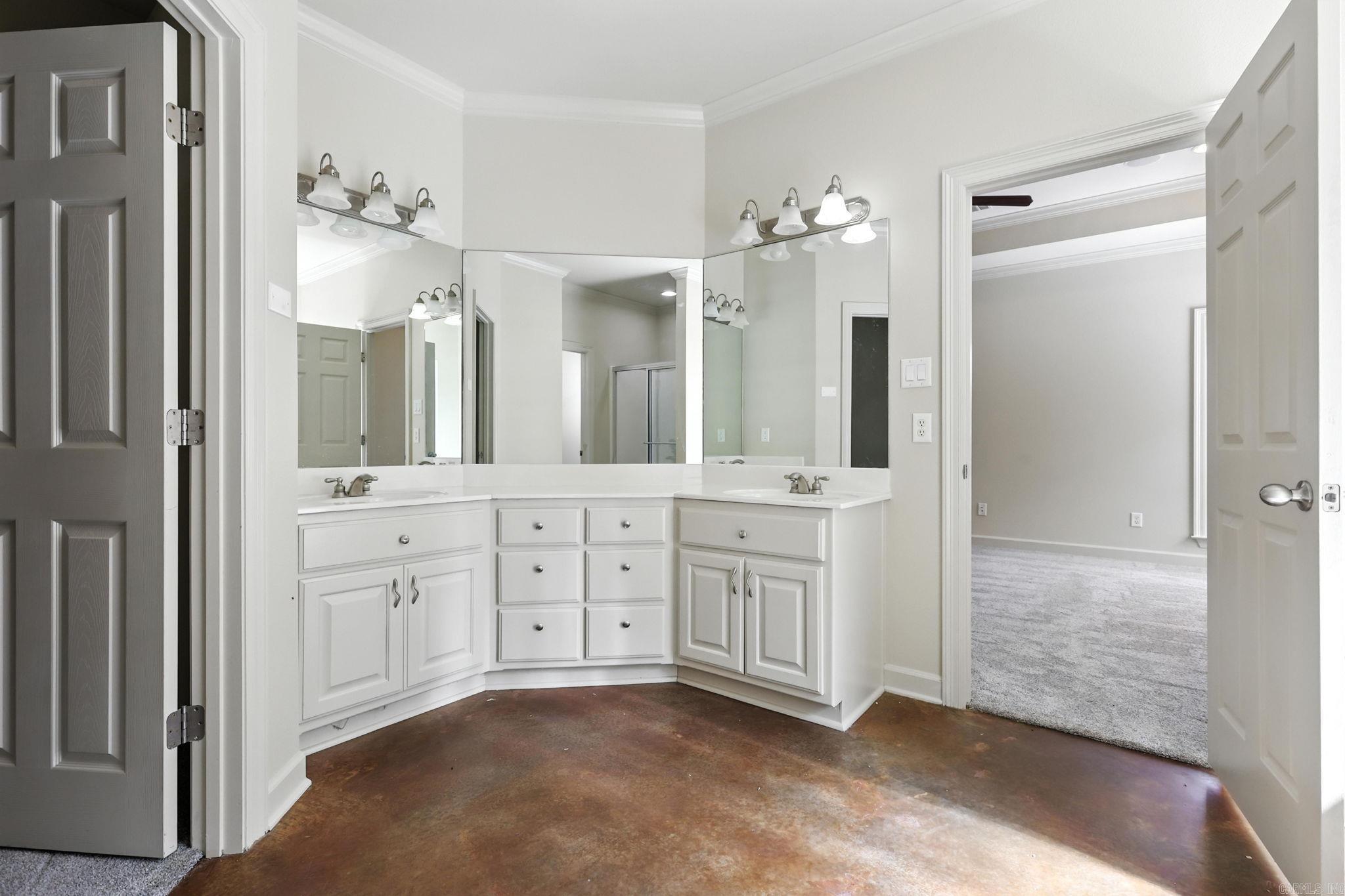 5528 Village  Benton, AR