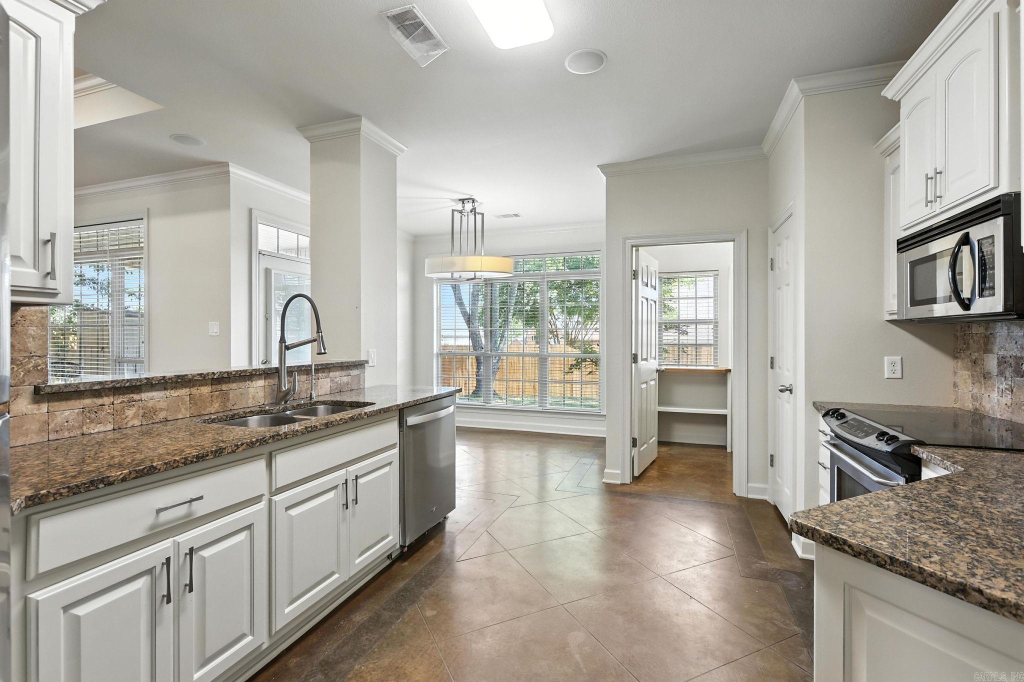 5528 Village  Benton, AR