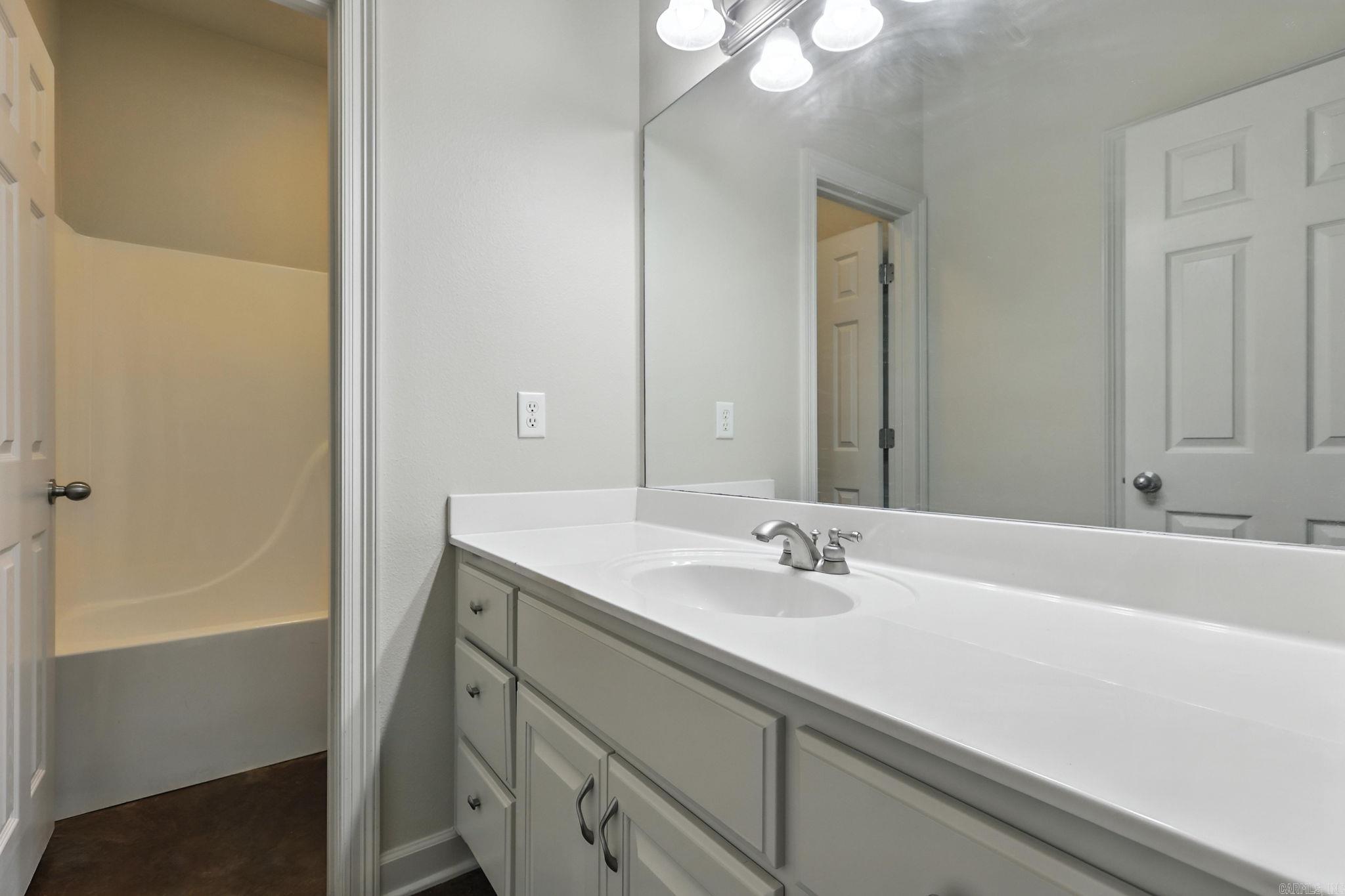 5528 Village  Benton, AR