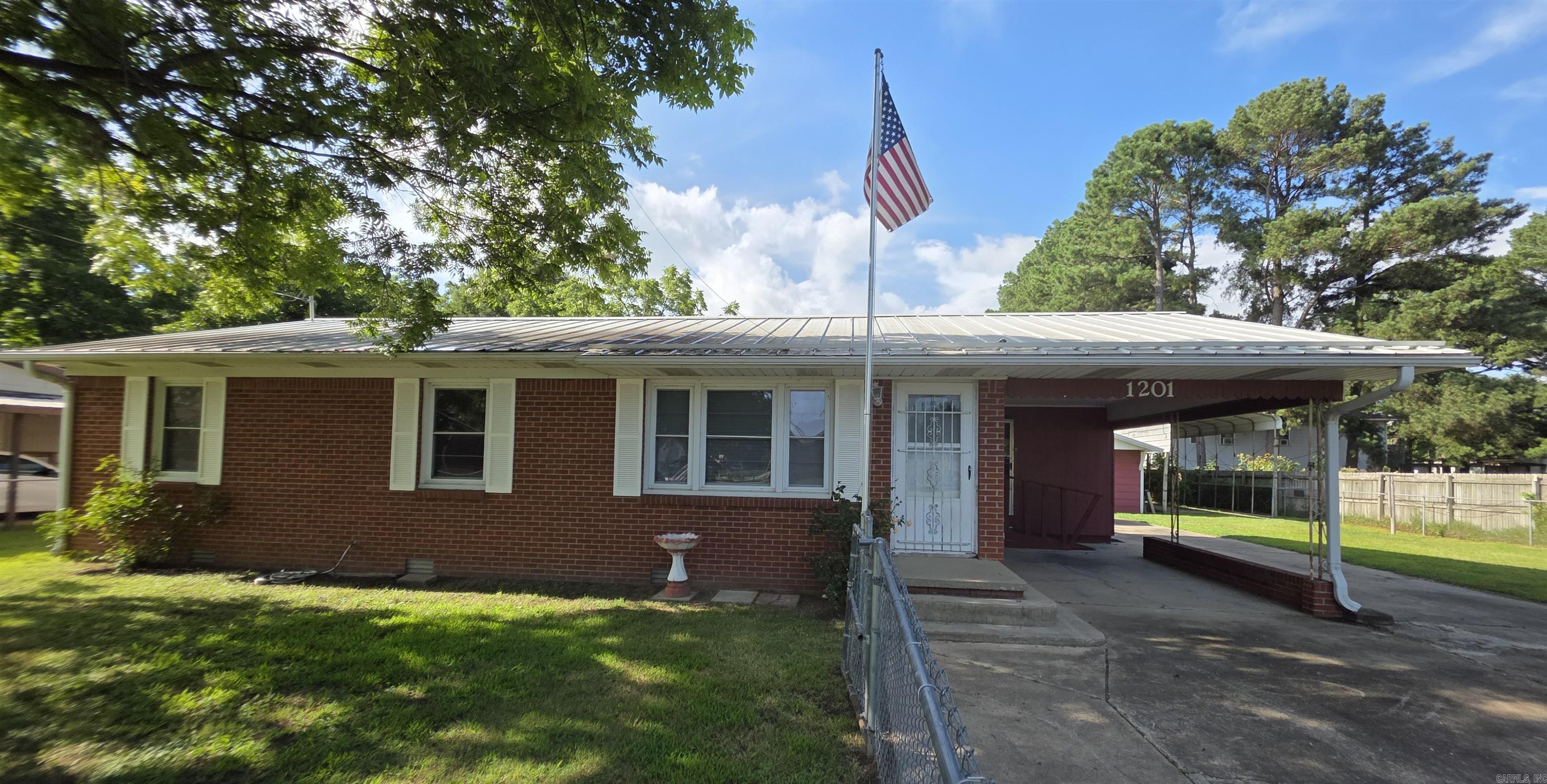 1201 E Court  Paragould, AR