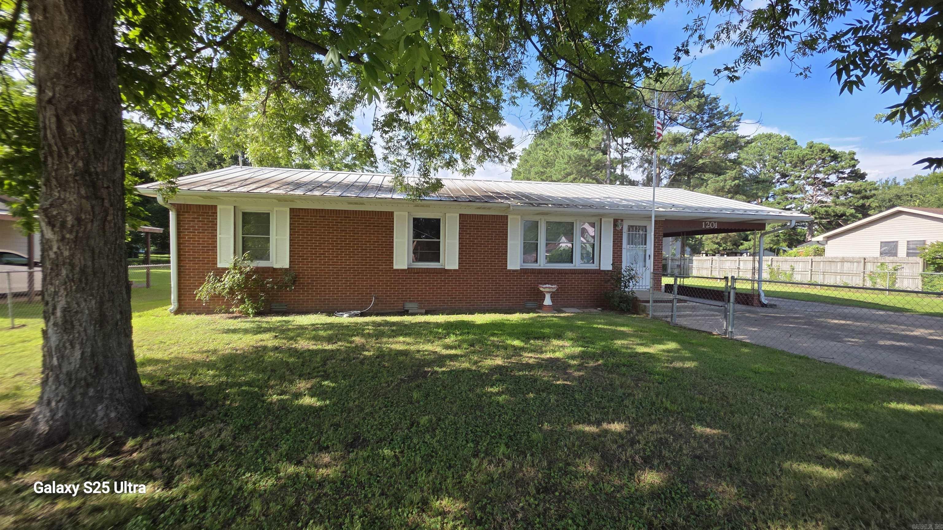 1201 E Court  Paragould, AR