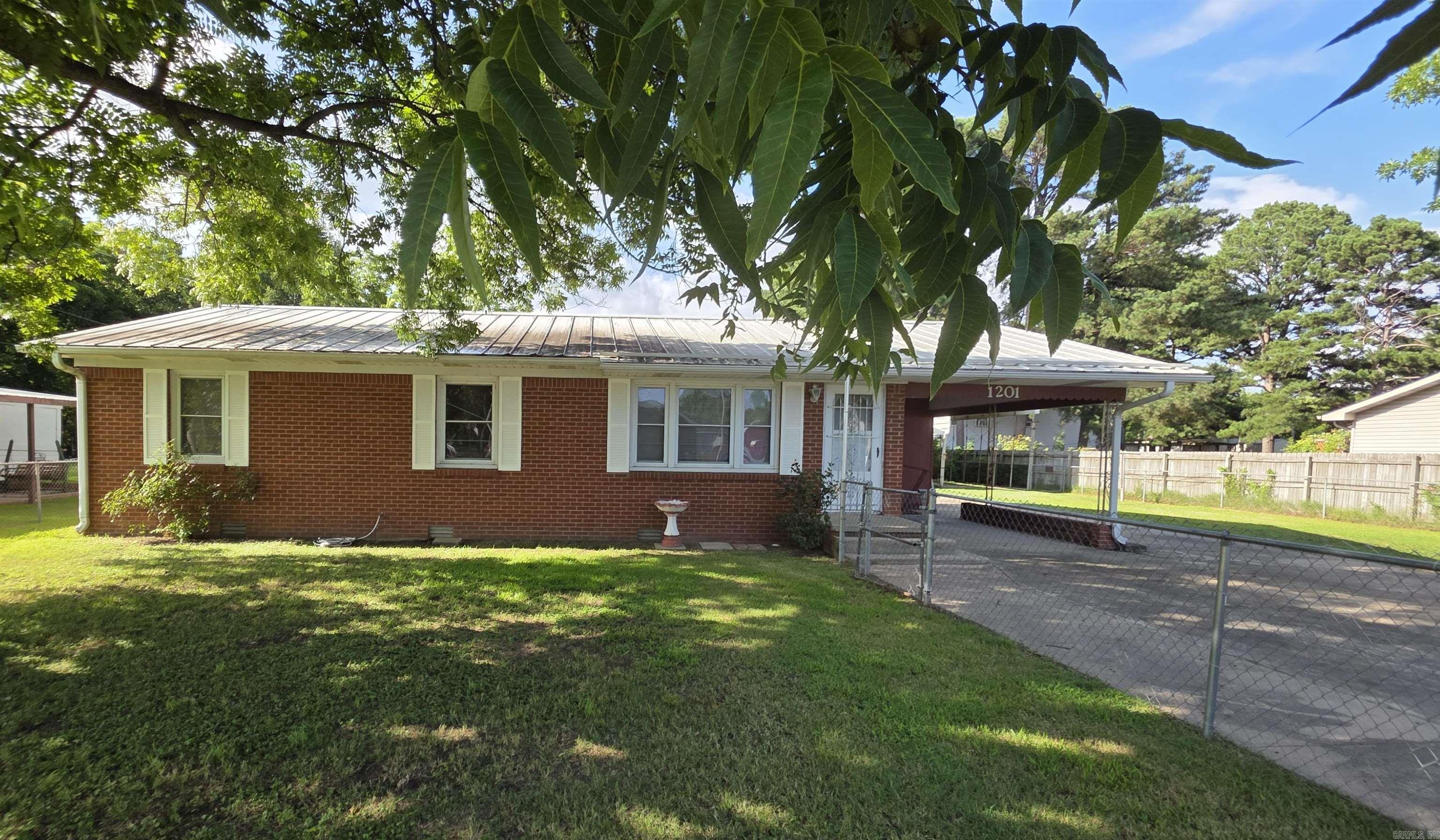 1201 E Court  Paragould, AR