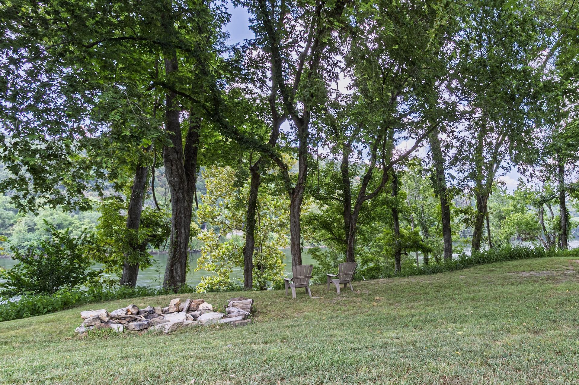 2617 Shipps Drive Norfork, AR 72658