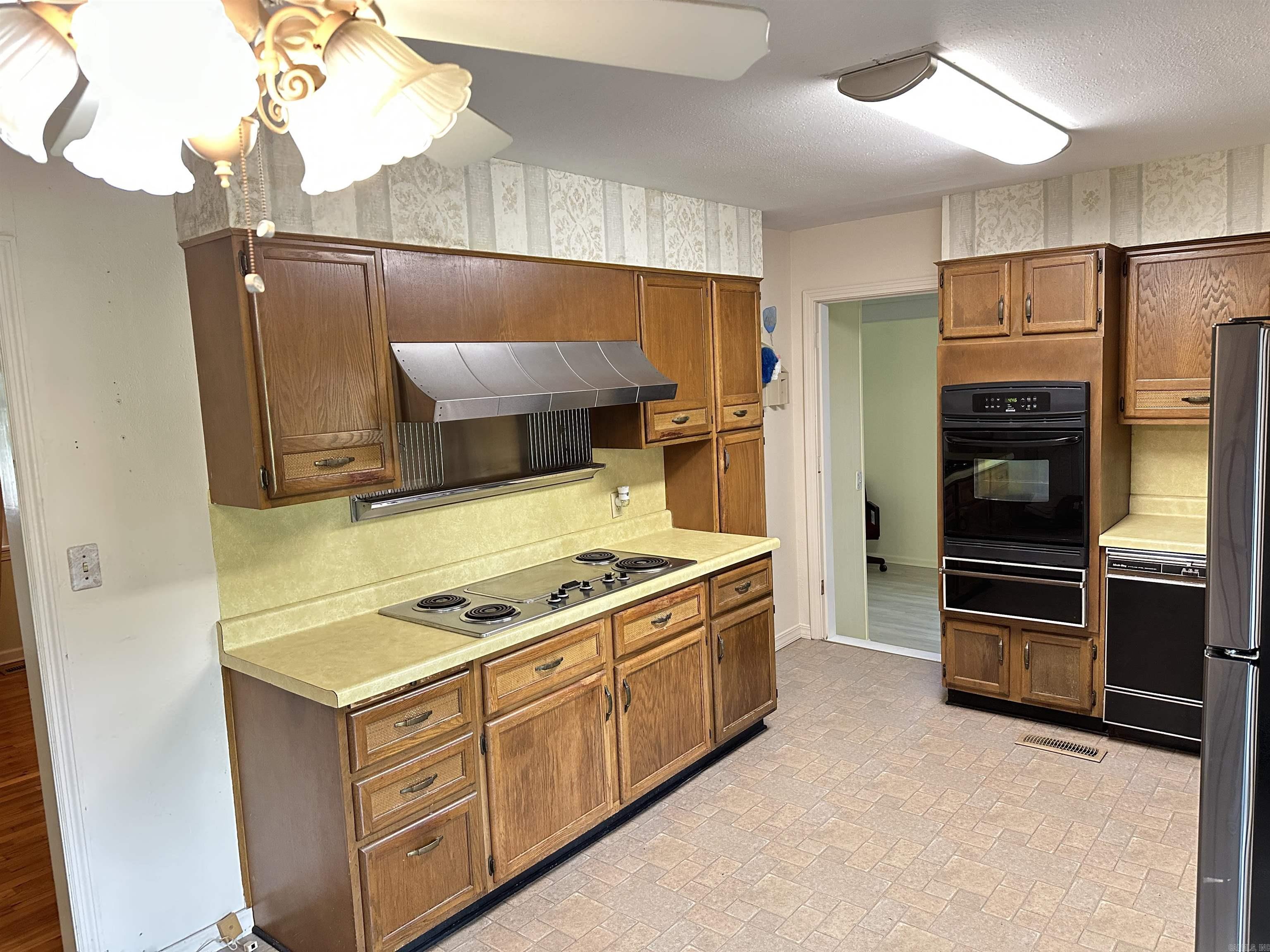 4437 Highway 7 2078 Arlie Moore Road and 2080 Arlie Moore Road Bismarck, AR