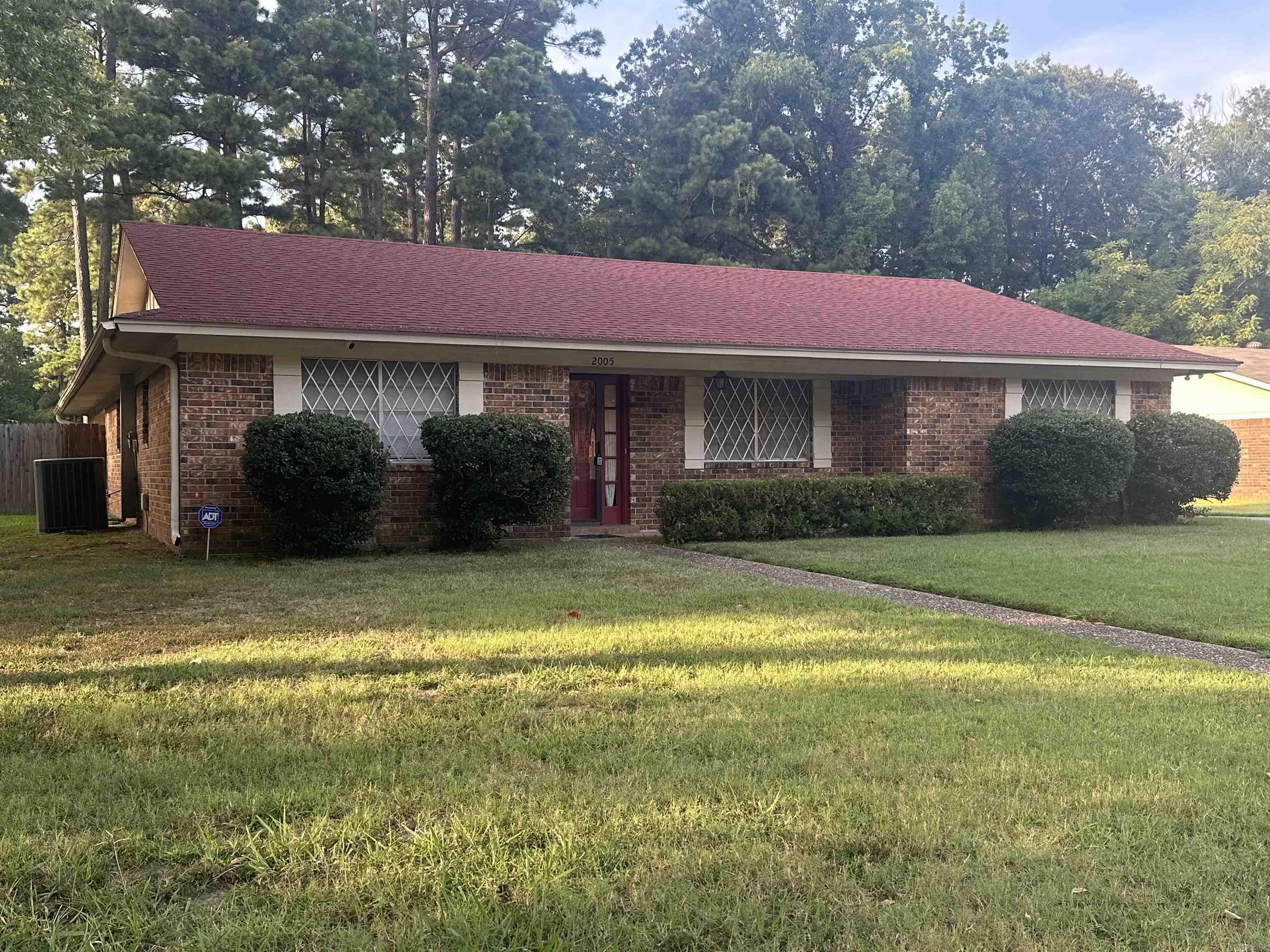 2005 Wellington Dr
