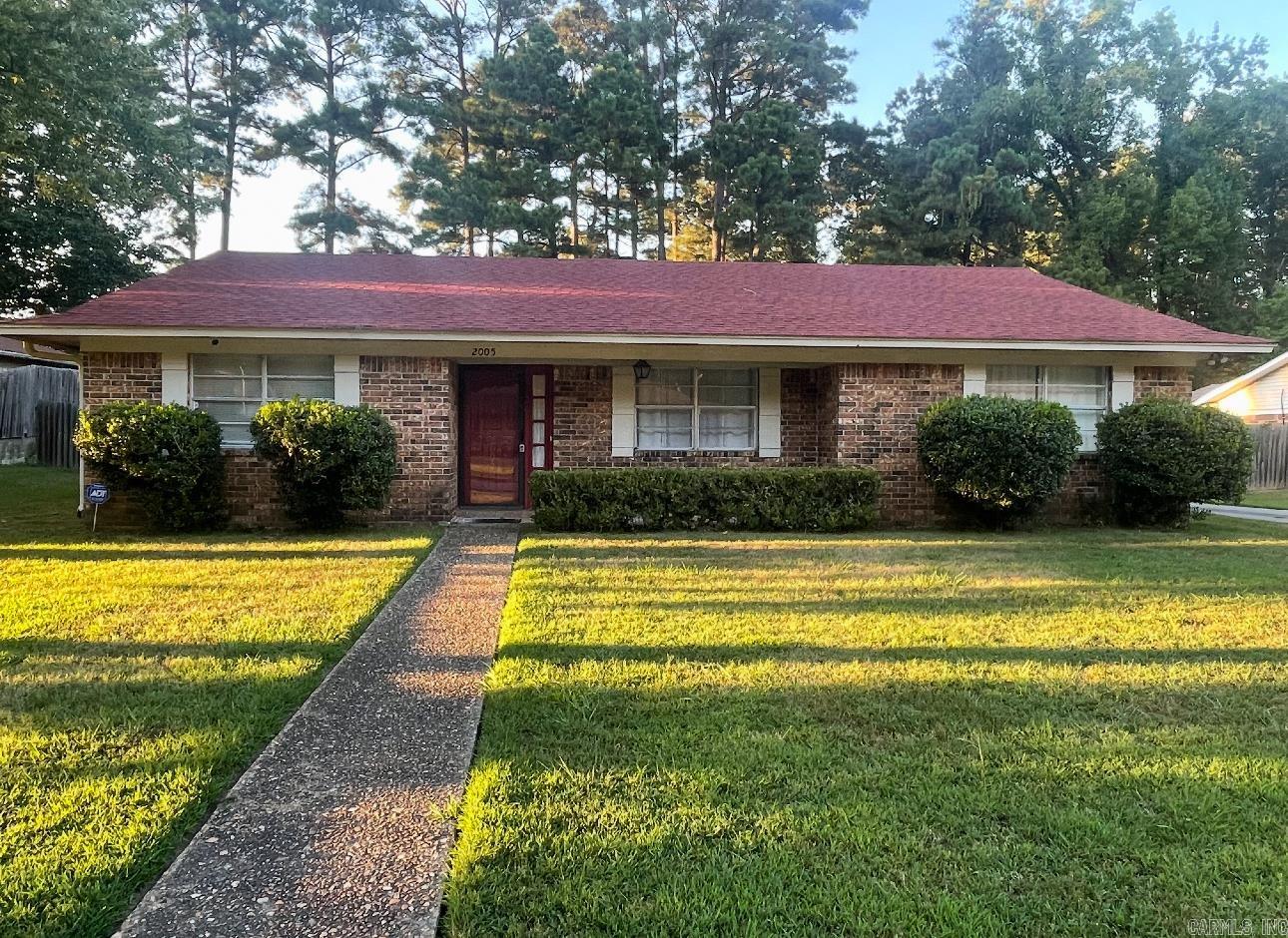 2005 Wellington Dr