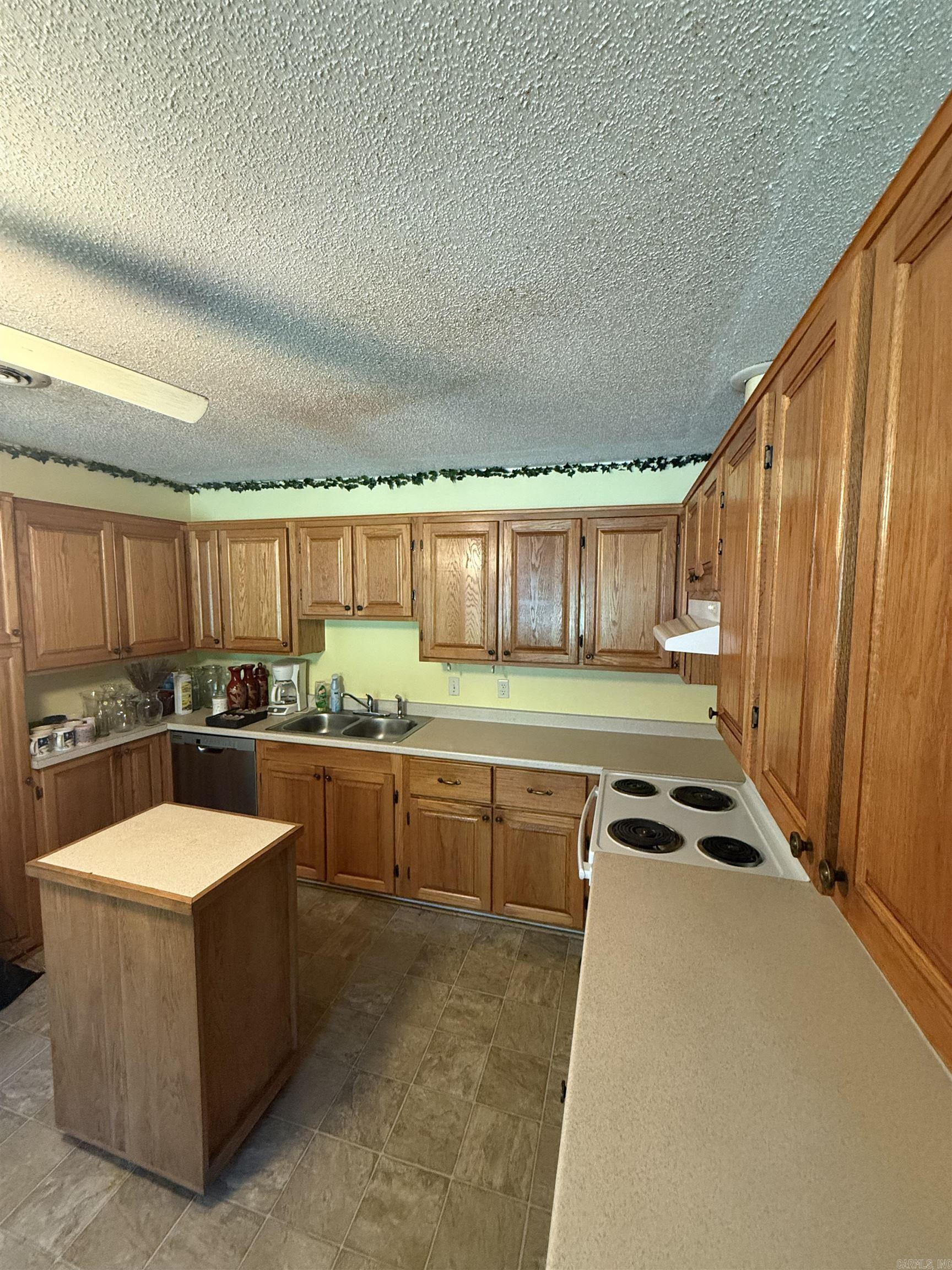 271 Poplar  Clinton, AR