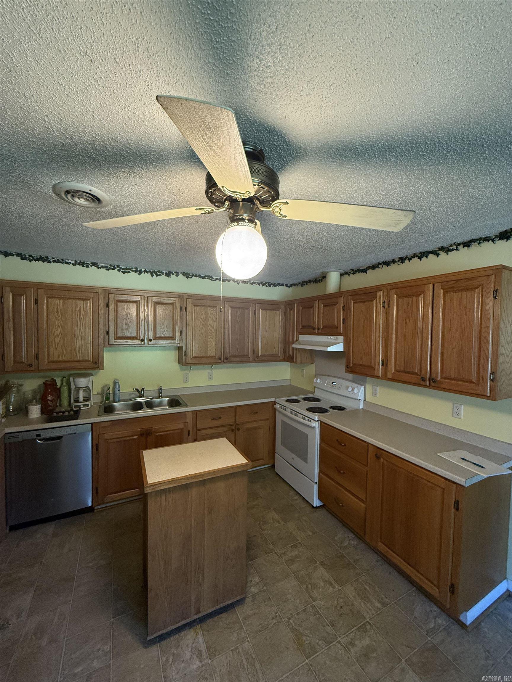 271 Poplar  Clinton, AR