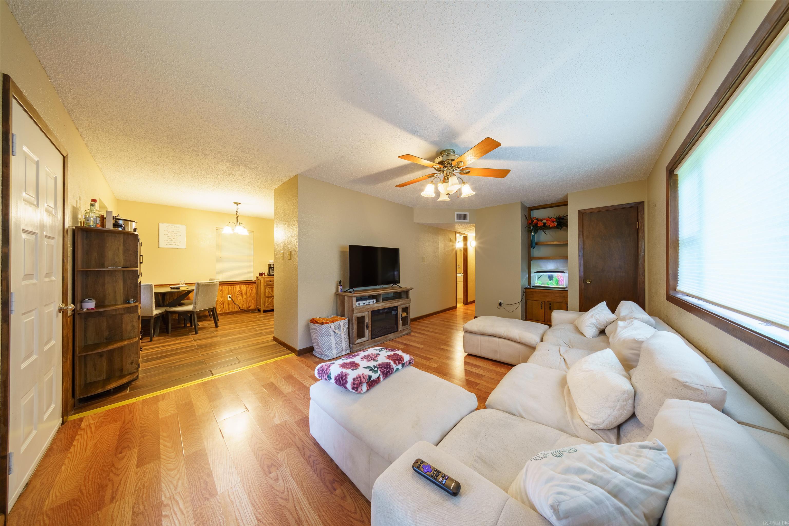 65 oak  Ash Flat, AR