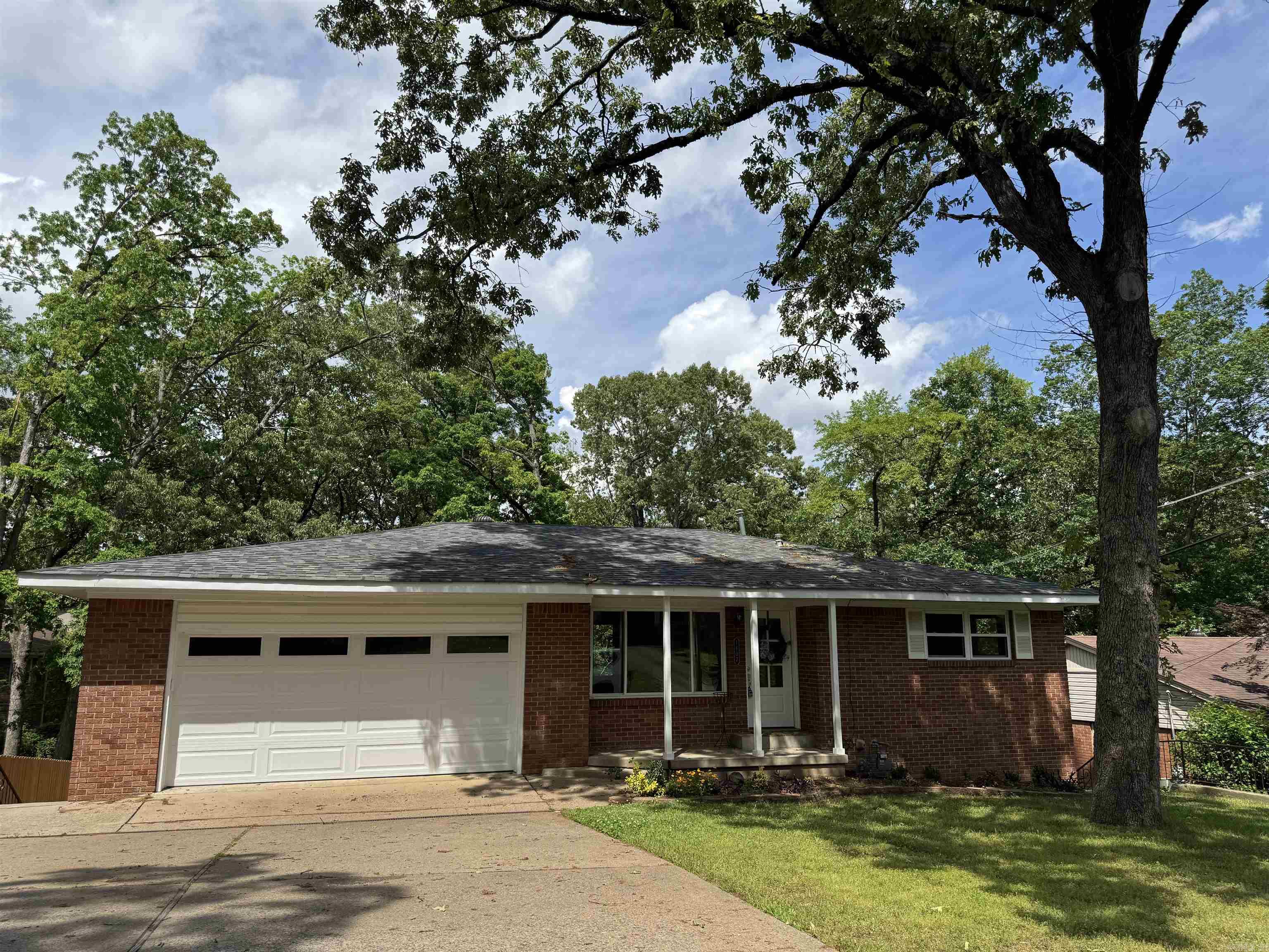 1607 Grove Hill  North Little Rock, AR
