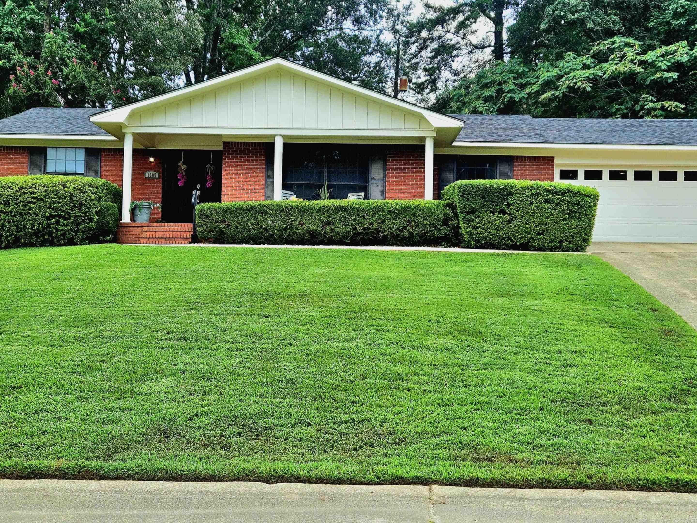 1605 West Cedar
