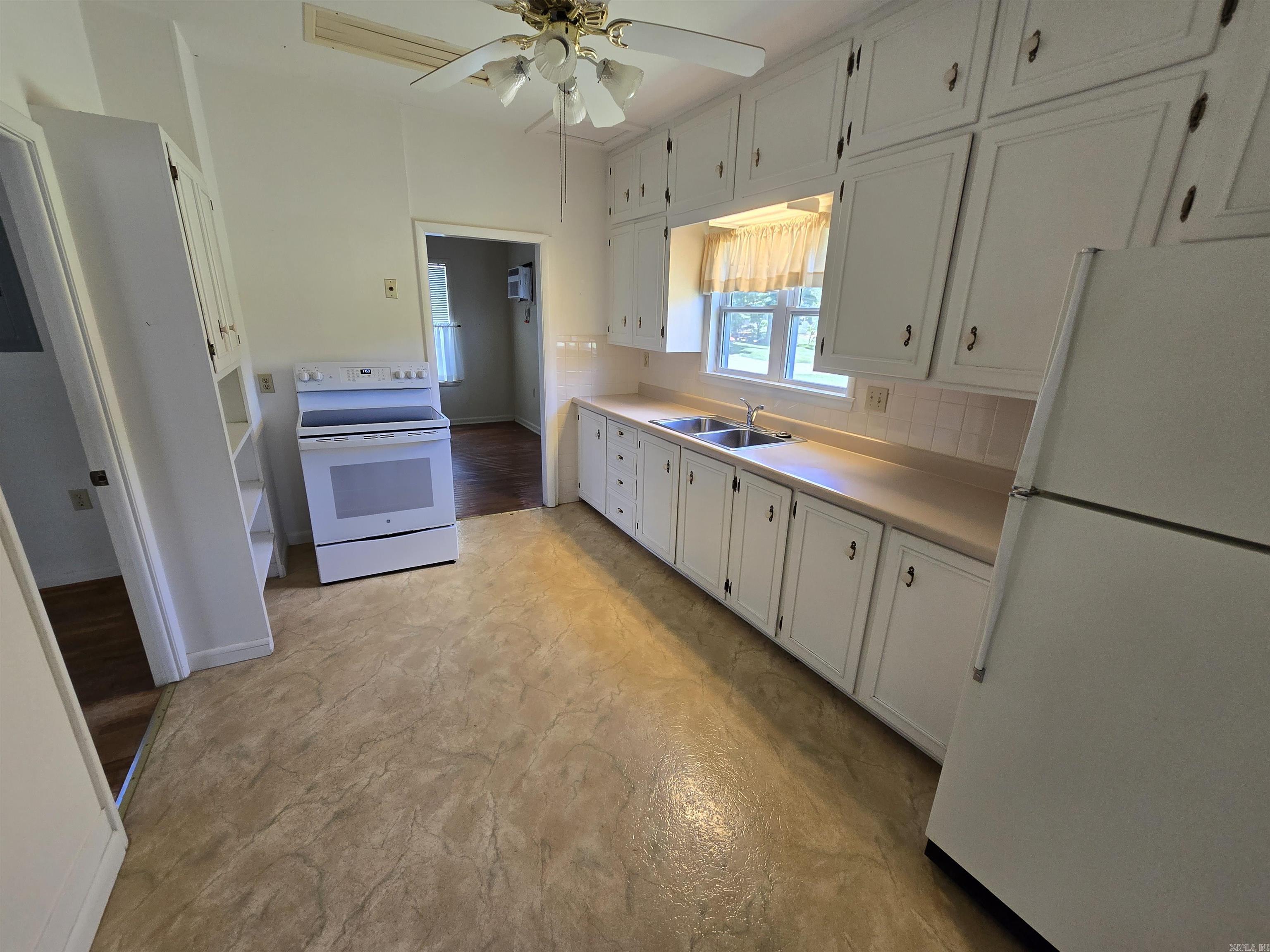 610 E 2nd Street  Mountain Home, AR