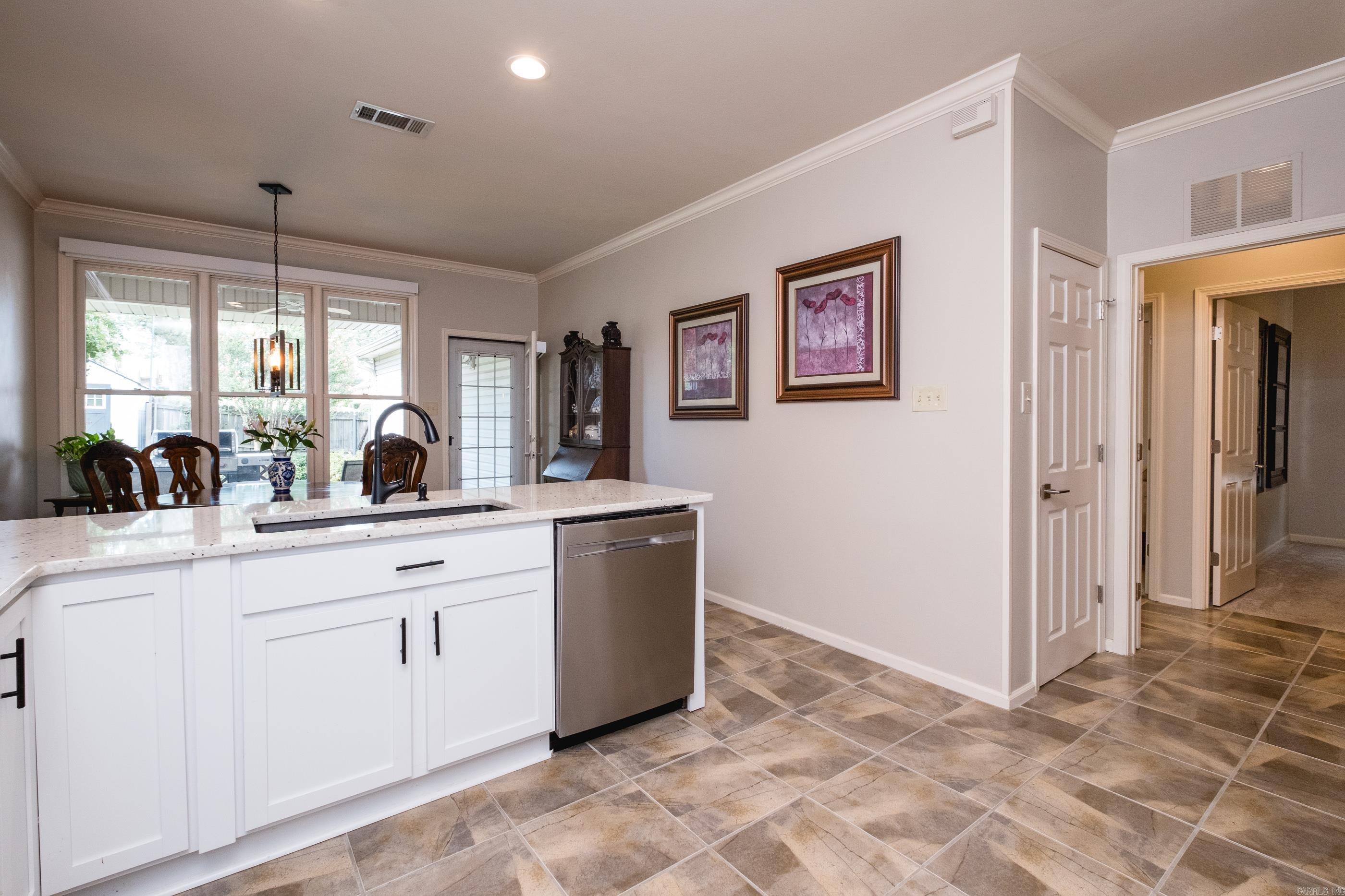 14 Carrollton Court Little Rock, AR 72211