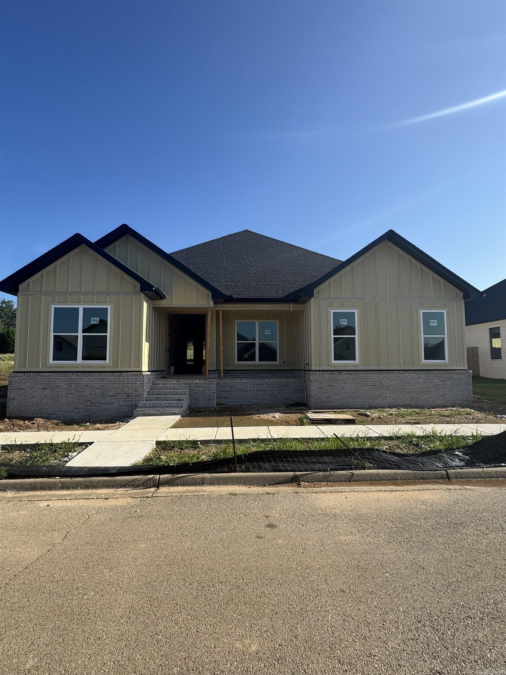 227 B  Bryant, AR