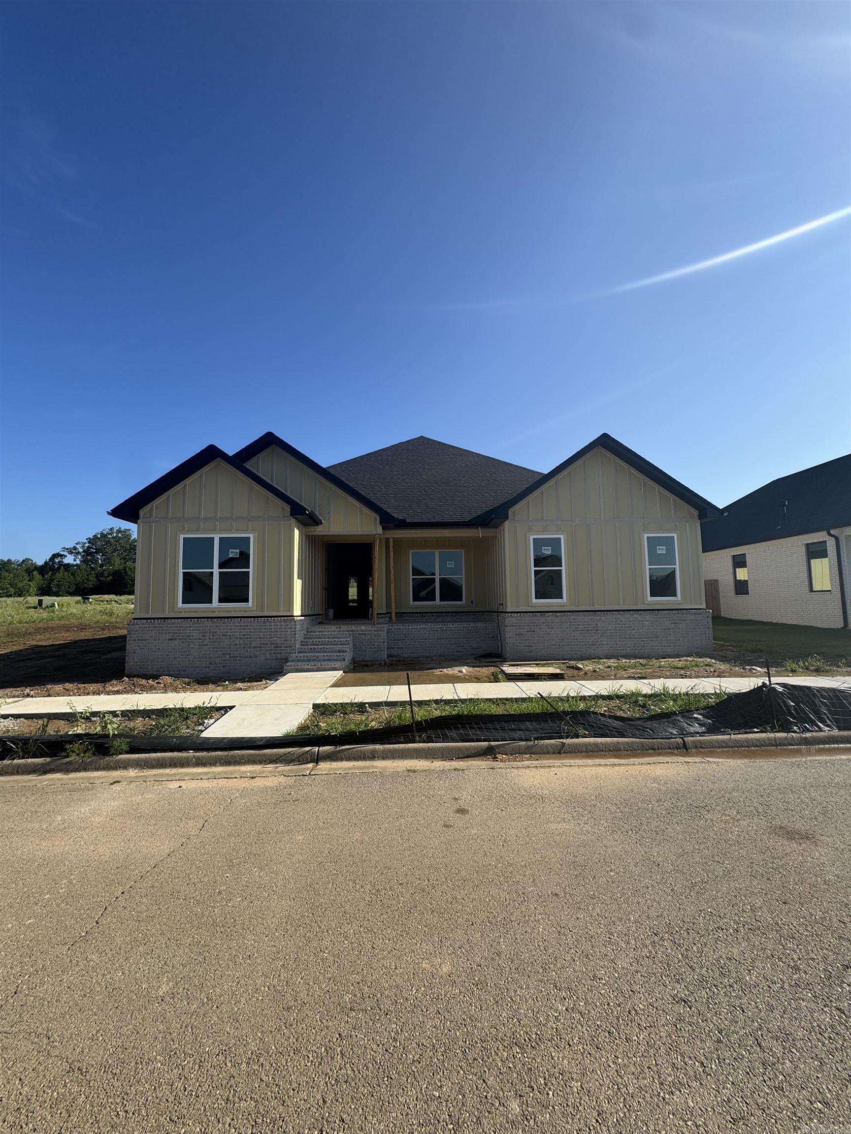 227 B  Bryant, AR