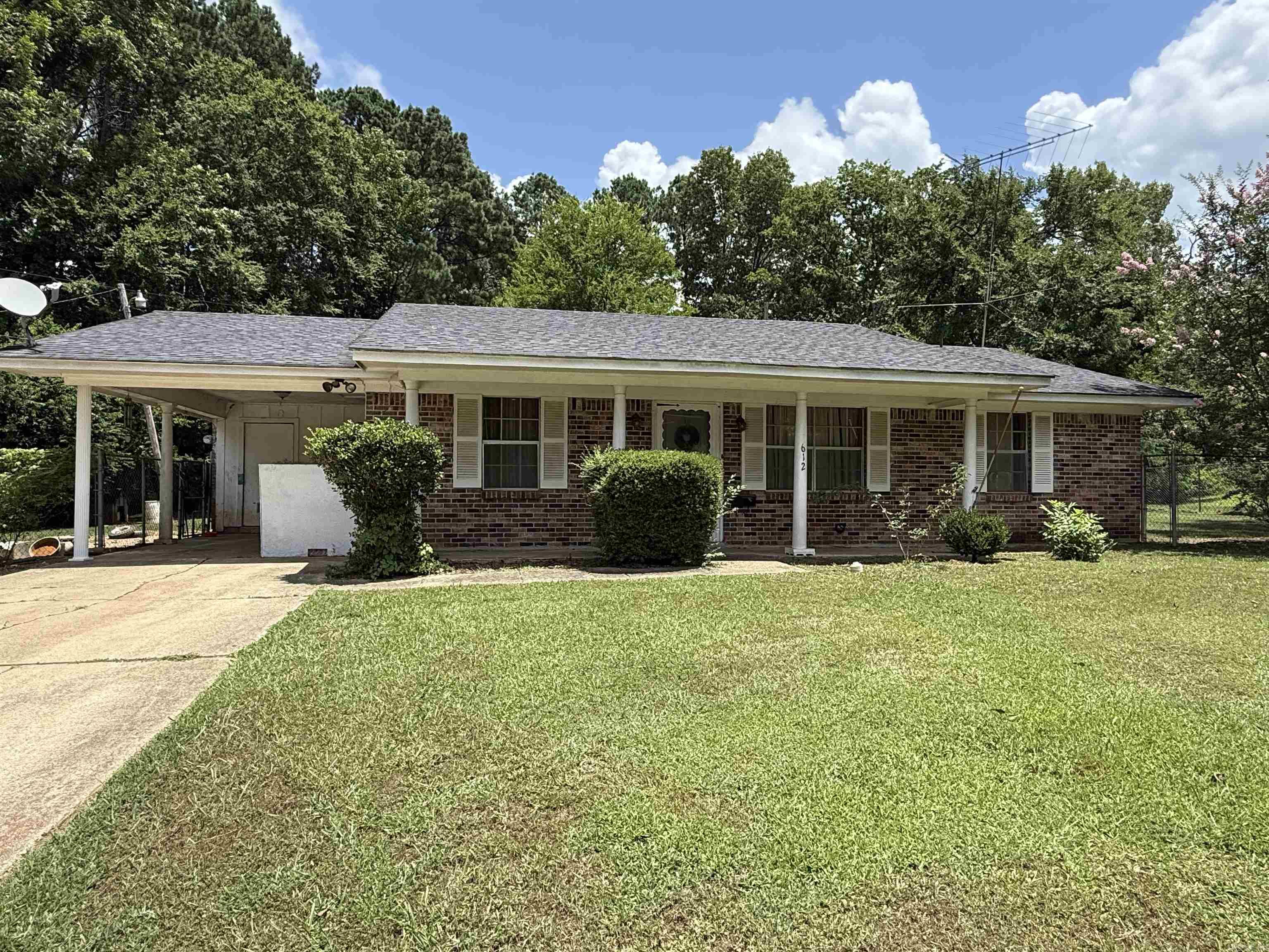 612 N Walnut St.  Warren, AR