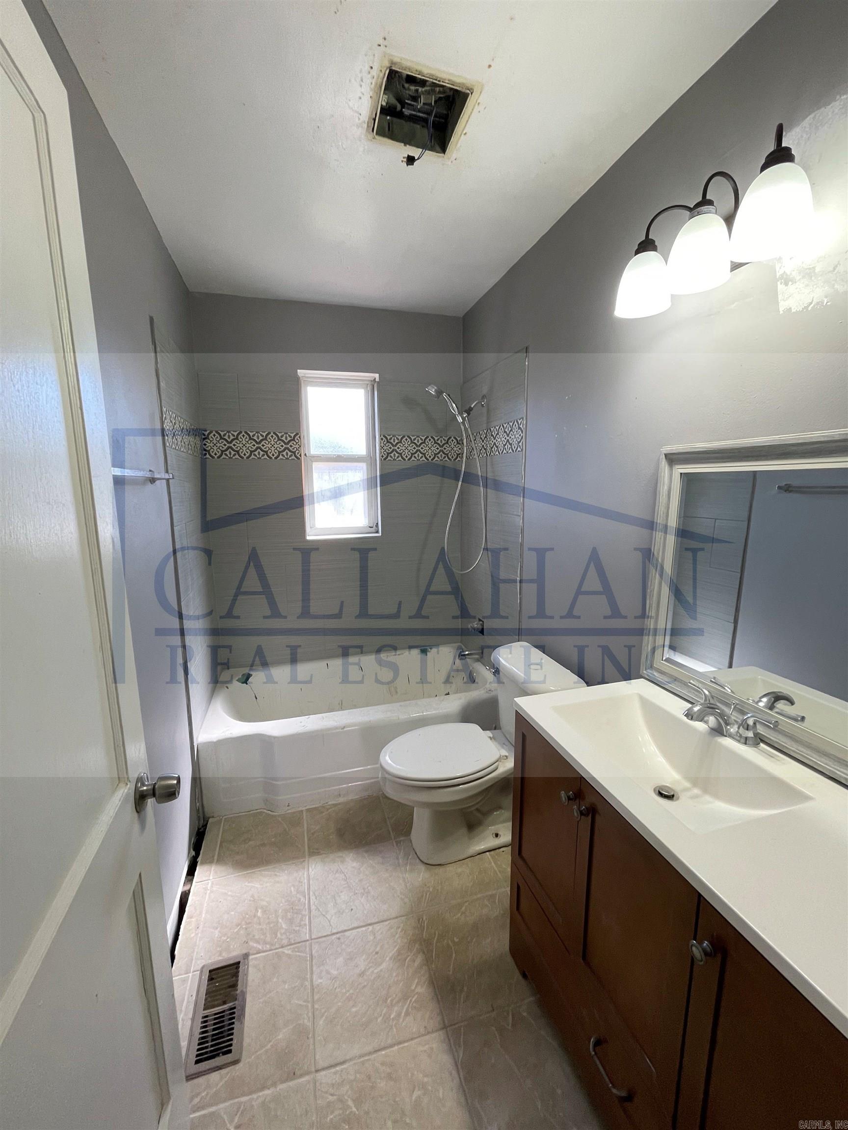 215/217 W I  North Little Rock, AR