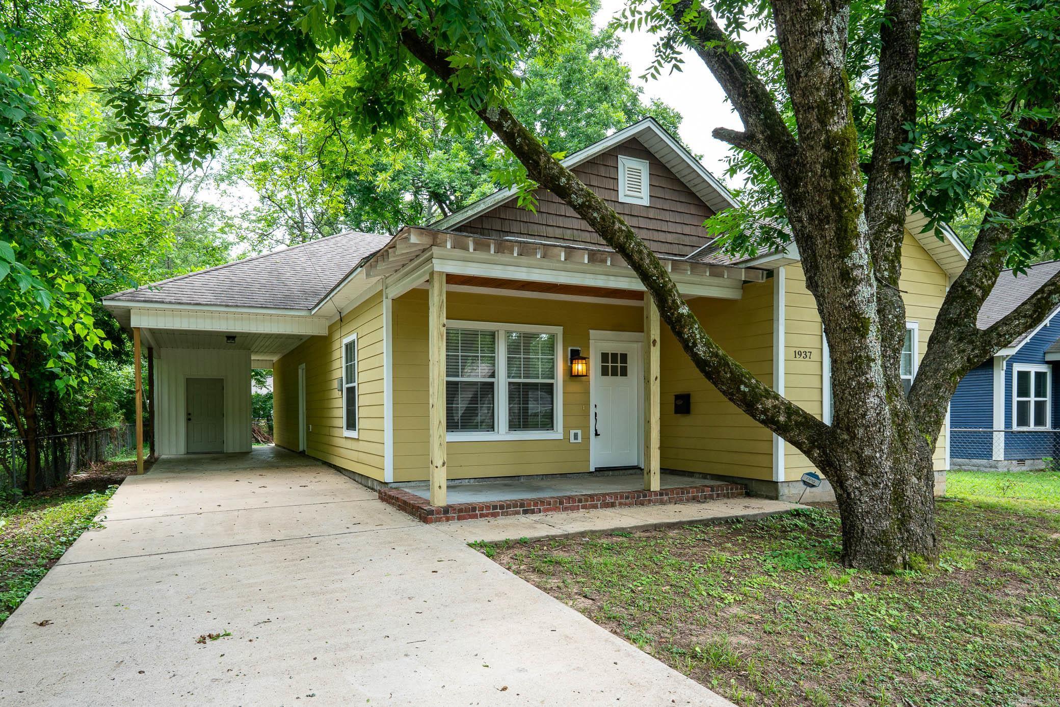 1937 Weems St