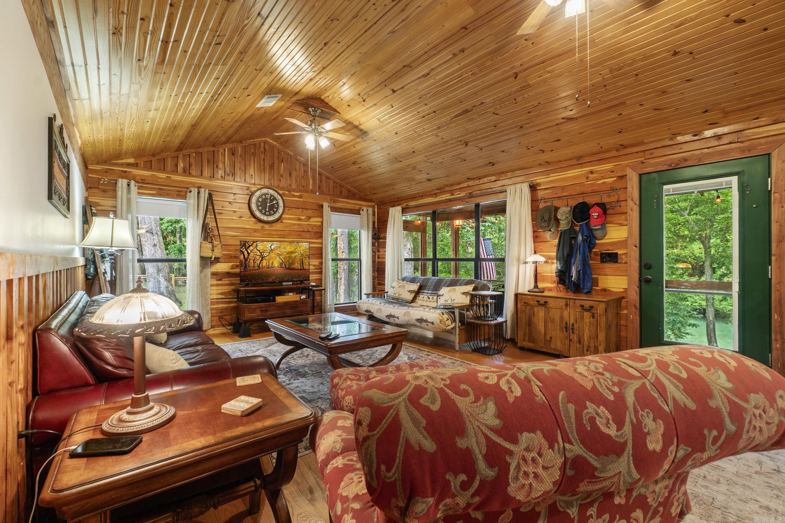 8 Iveon Clay  Pangburn, AR
