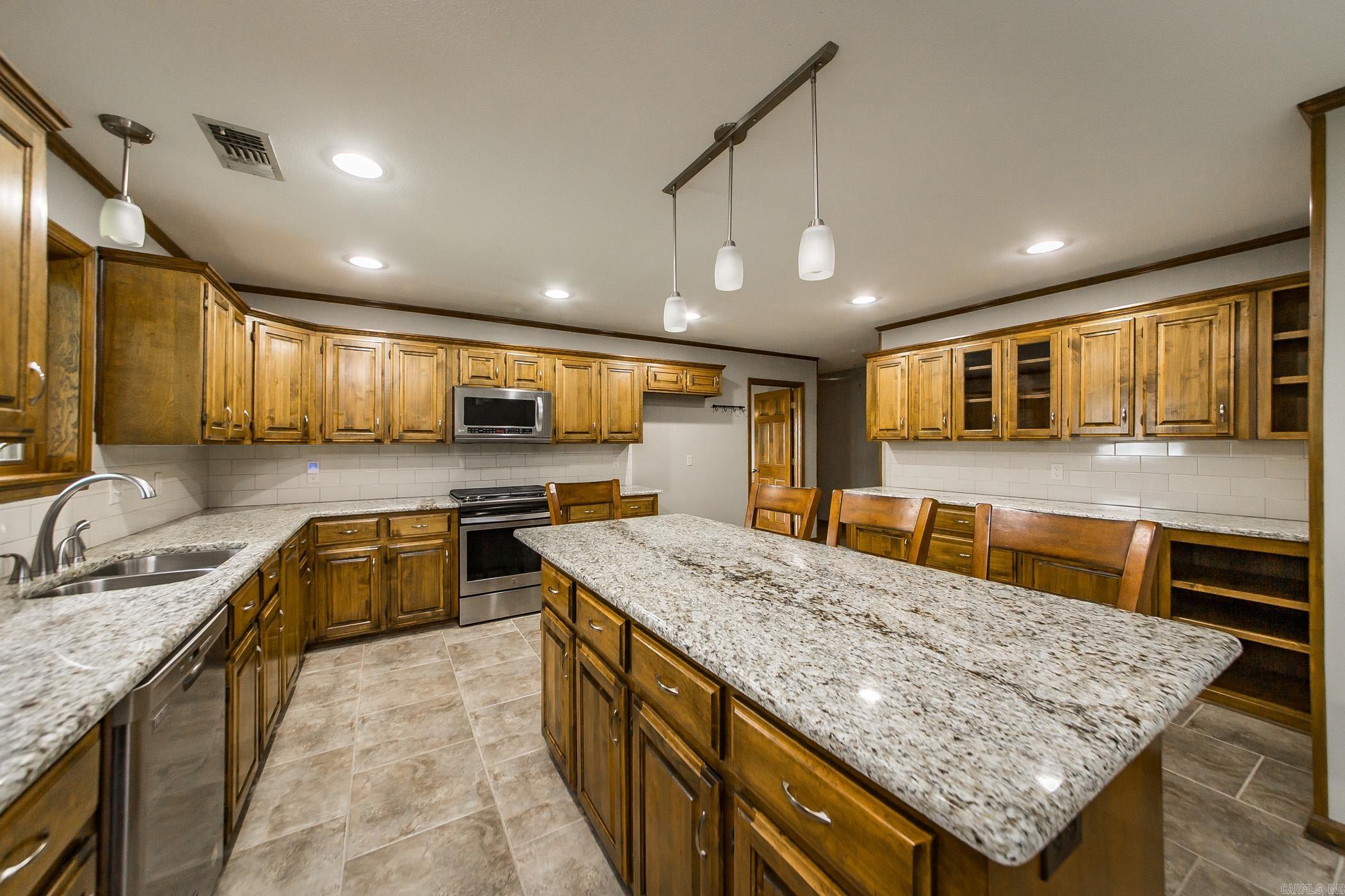 753 Lewisburg  Austin, AR