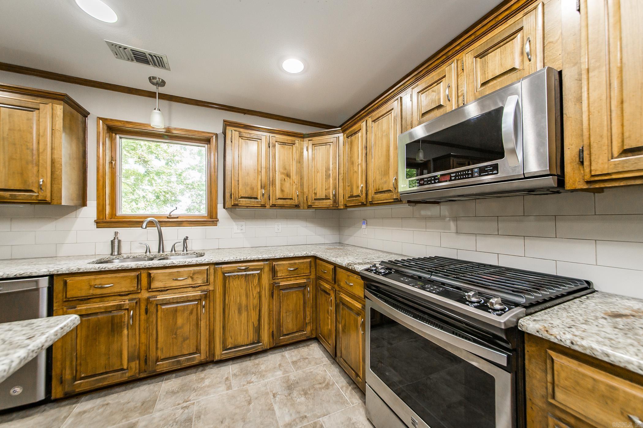 753 Lewisburg  Austin, AR