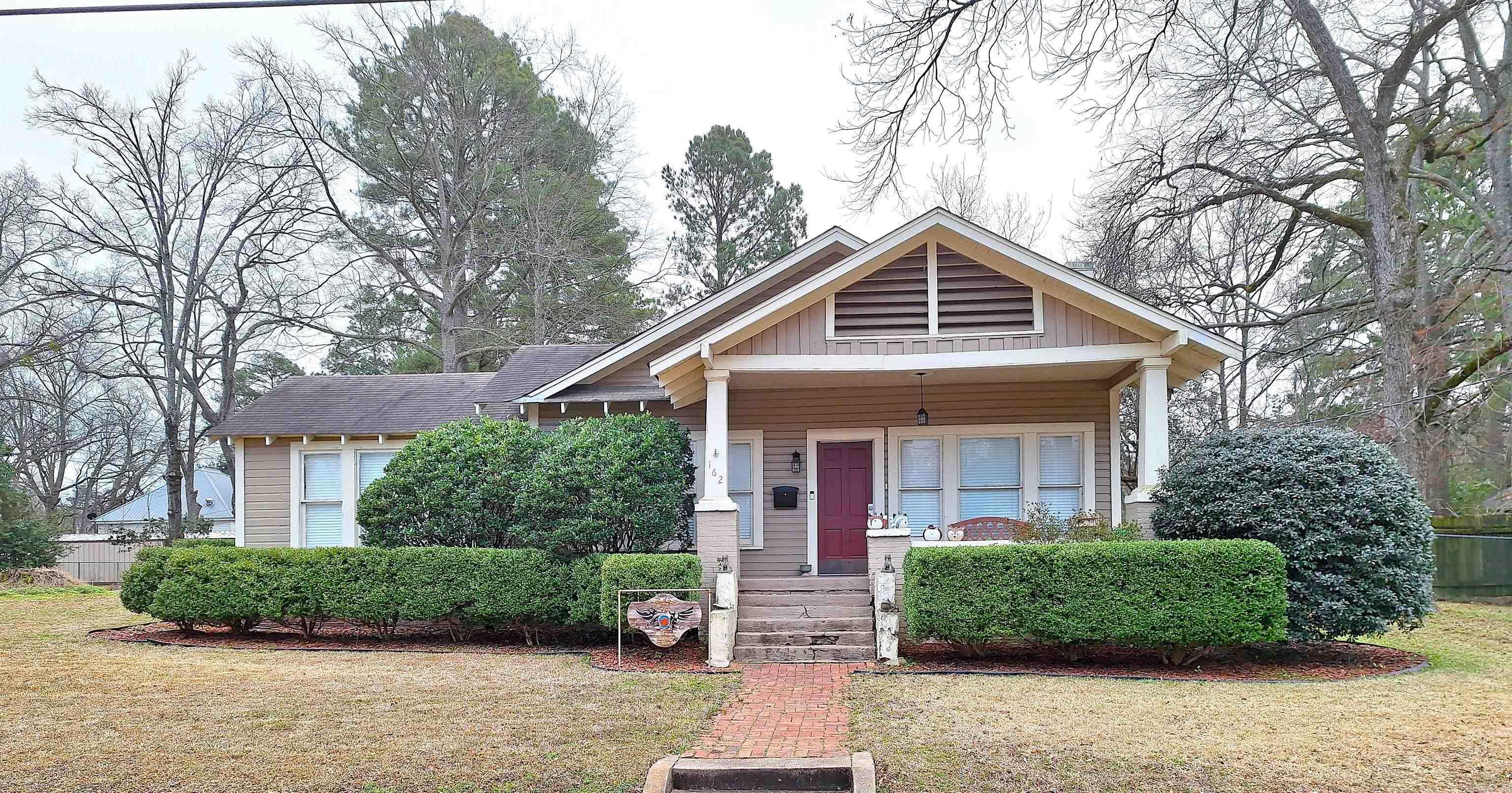 162 E College  Monticello, AR