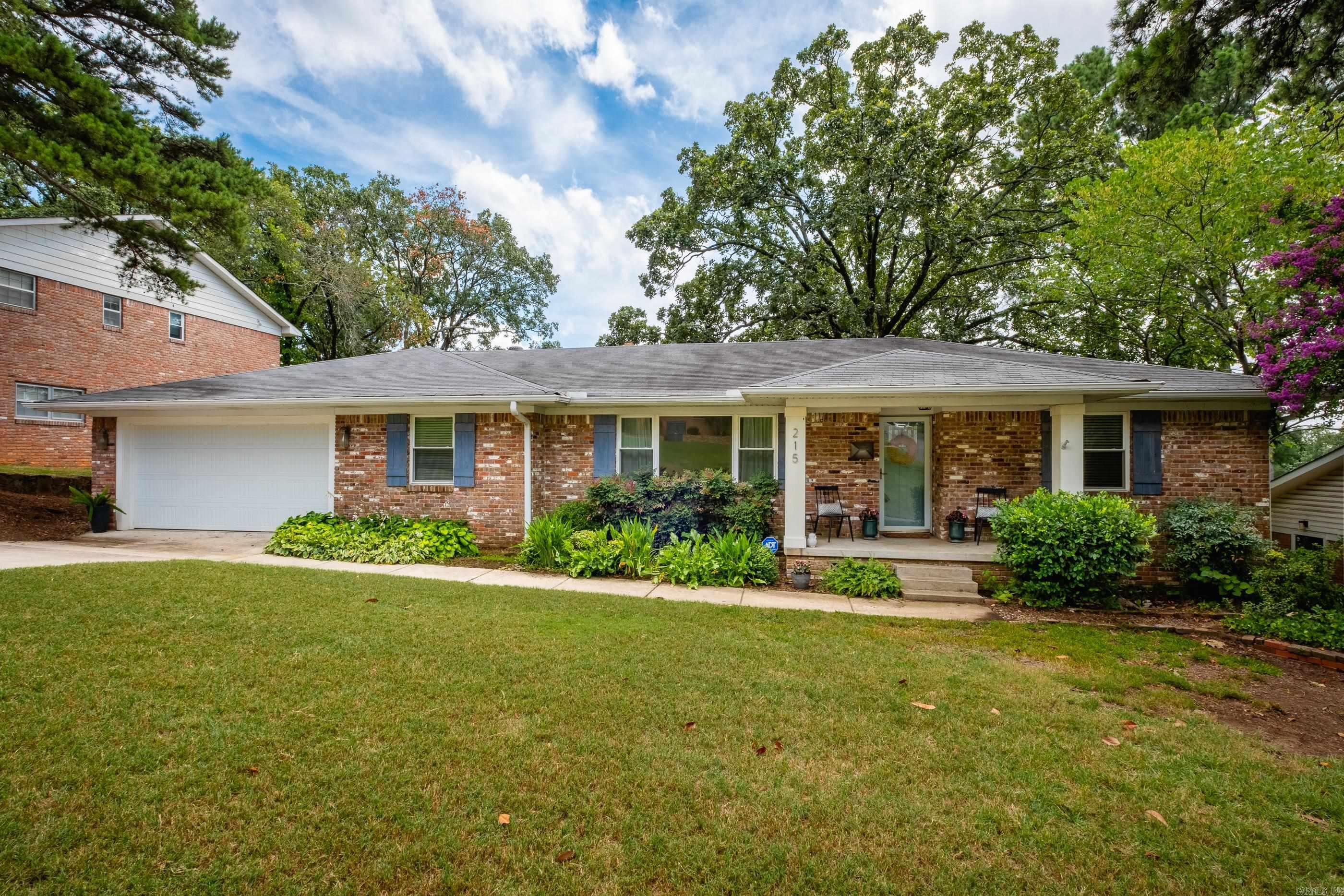 215 Shamrock Dr