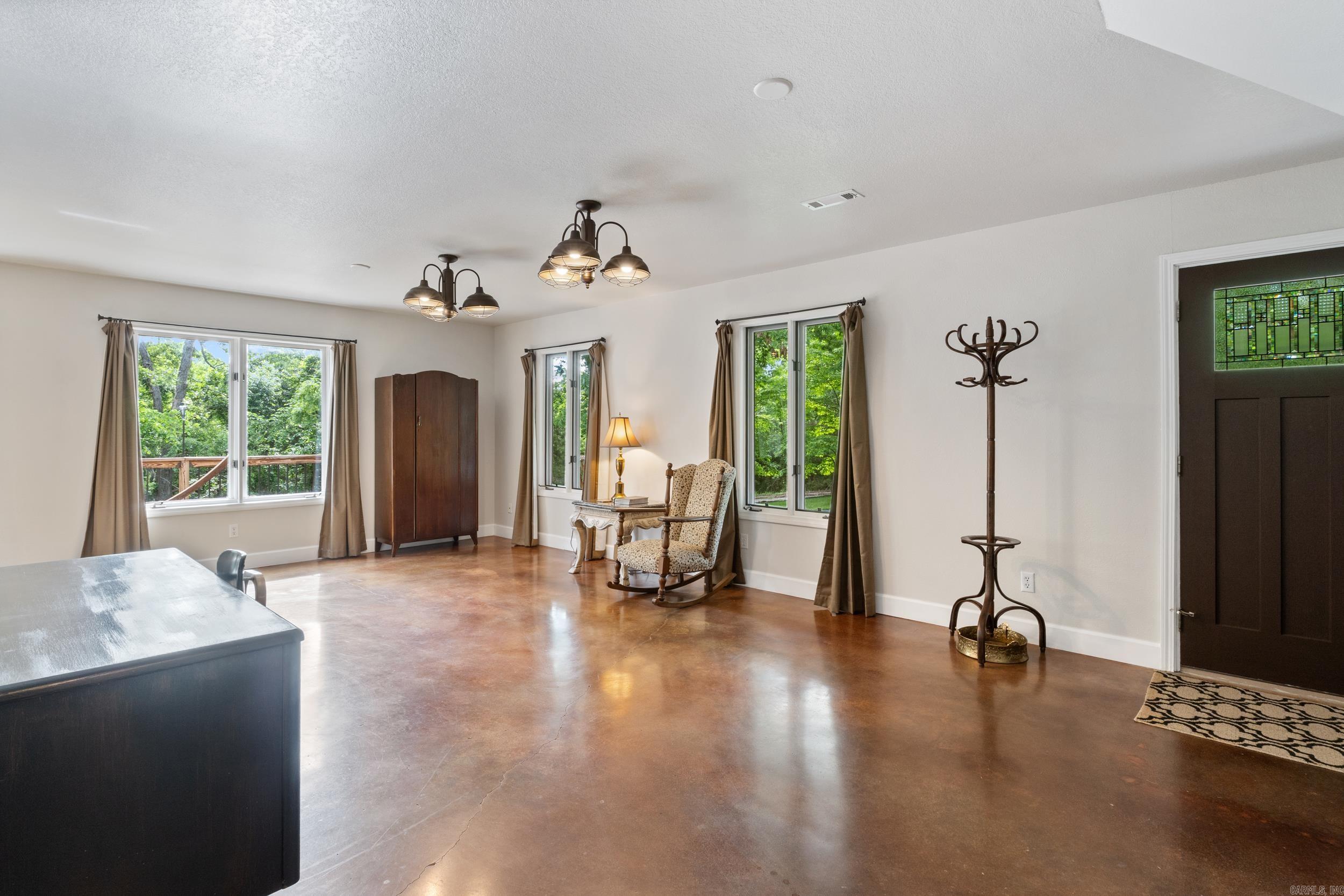15364 Twin Pines Road  Lowell, AR