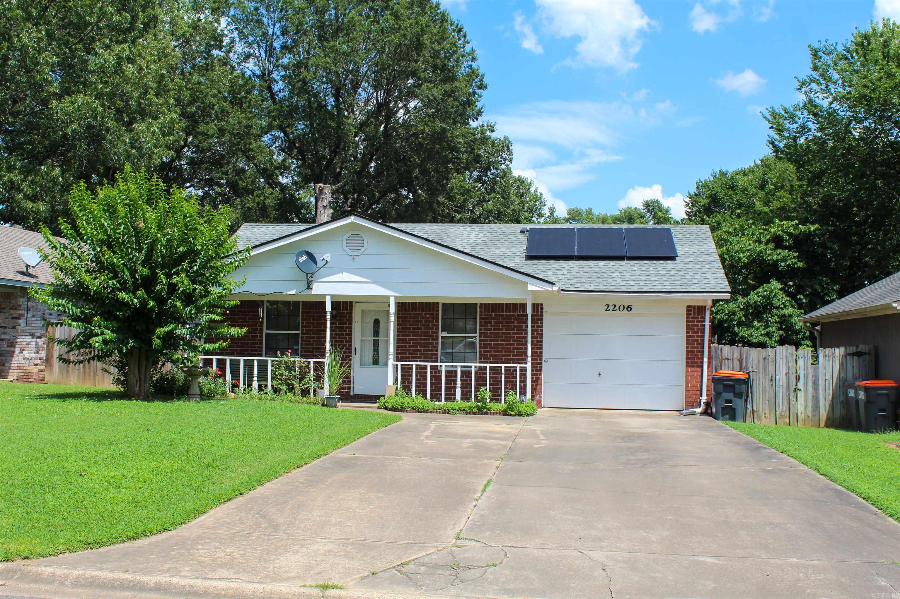 2206 S Greenwich Cv  Russellville, AR