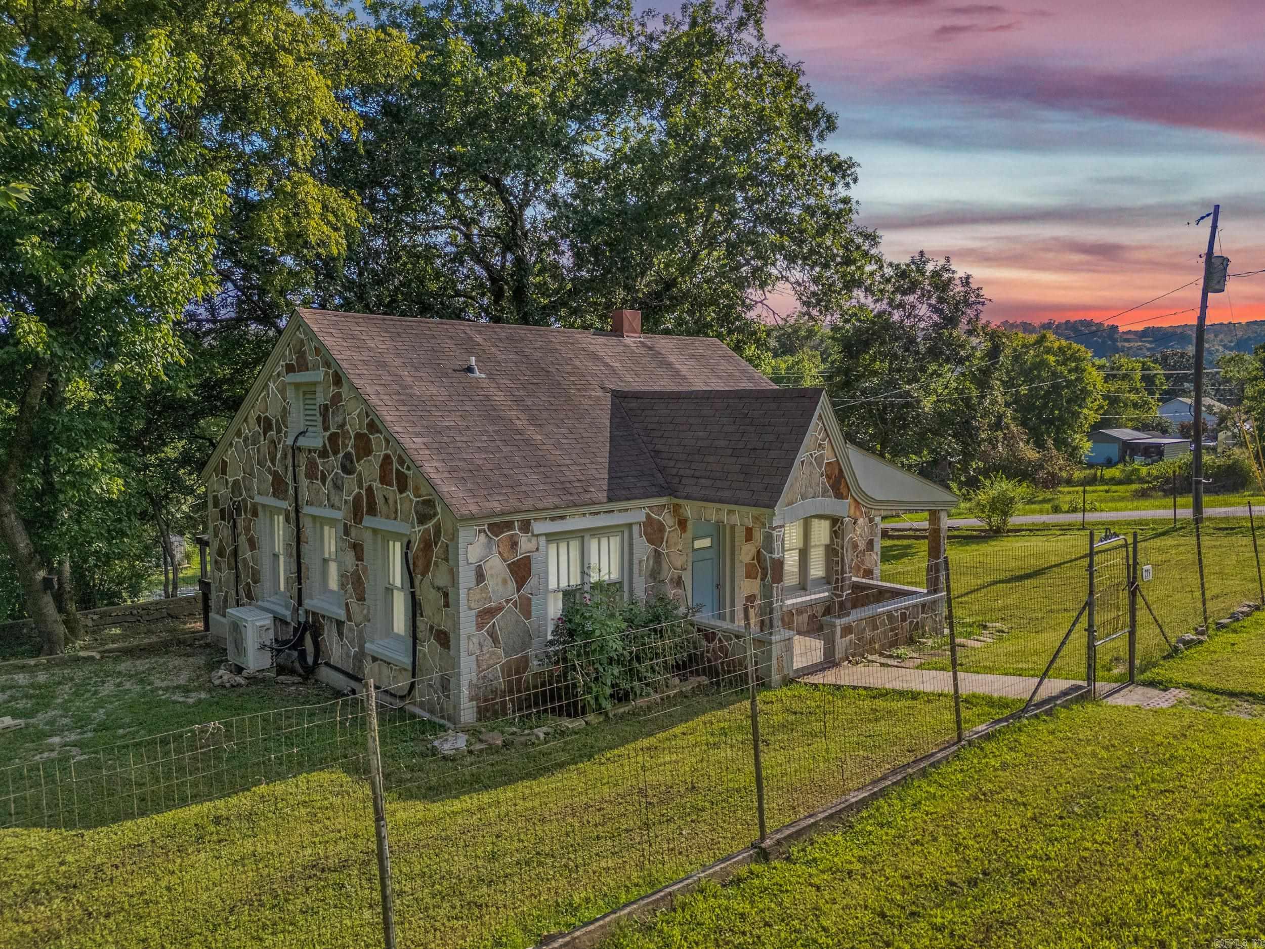 225 Blevins  Norfork, AR